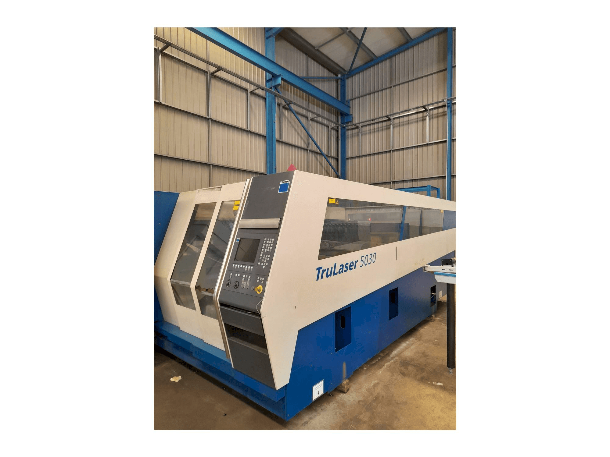 Widok z przodu maszyny Trumpf Trulaser 5030