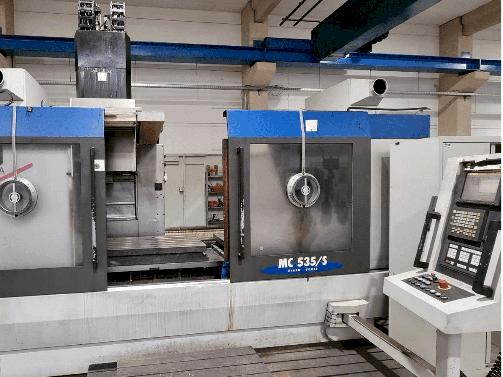 Widok z przodu maszyny STAMA MC 535