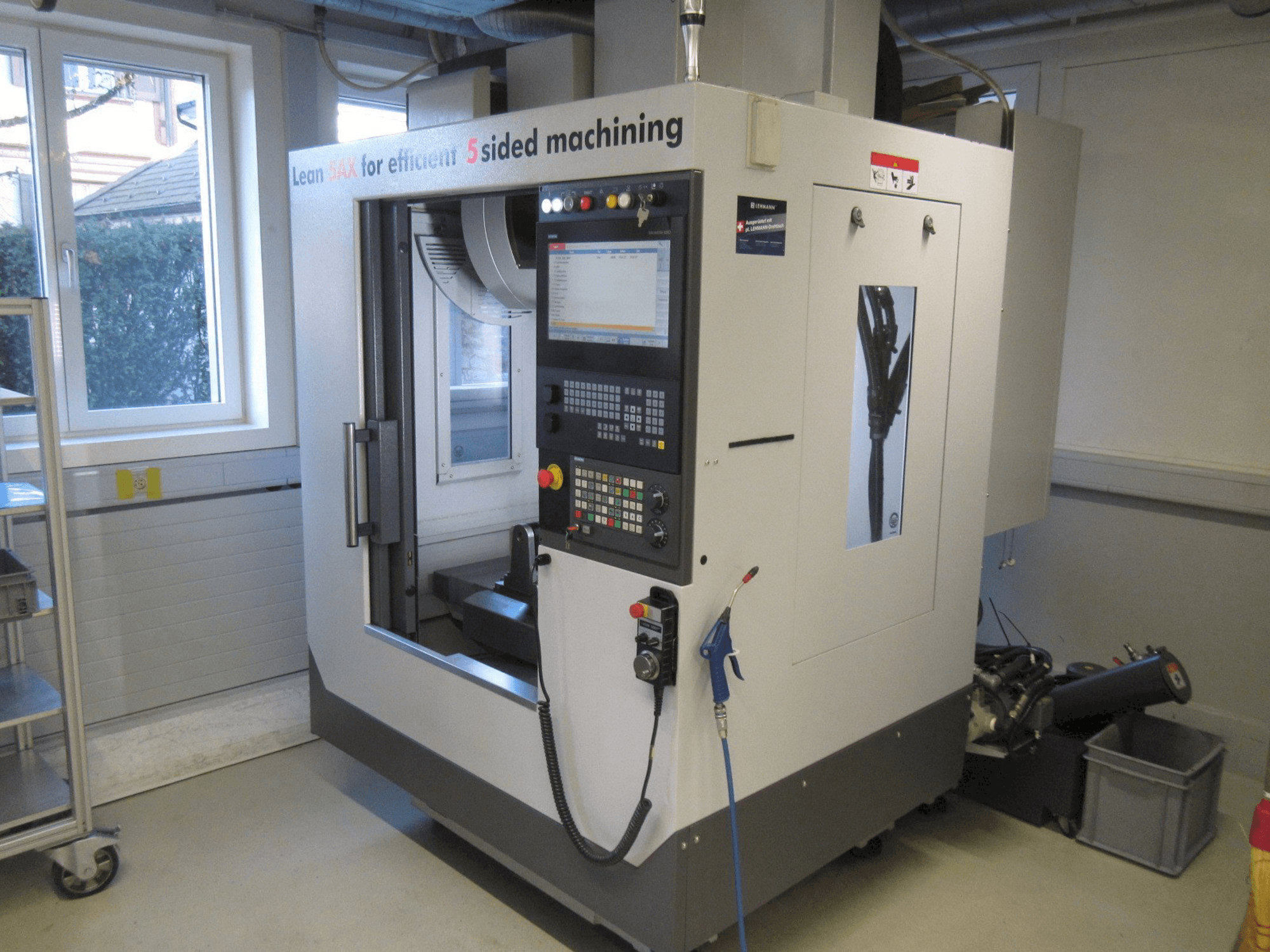 Widok z przodu maszyny HARDINGE V480