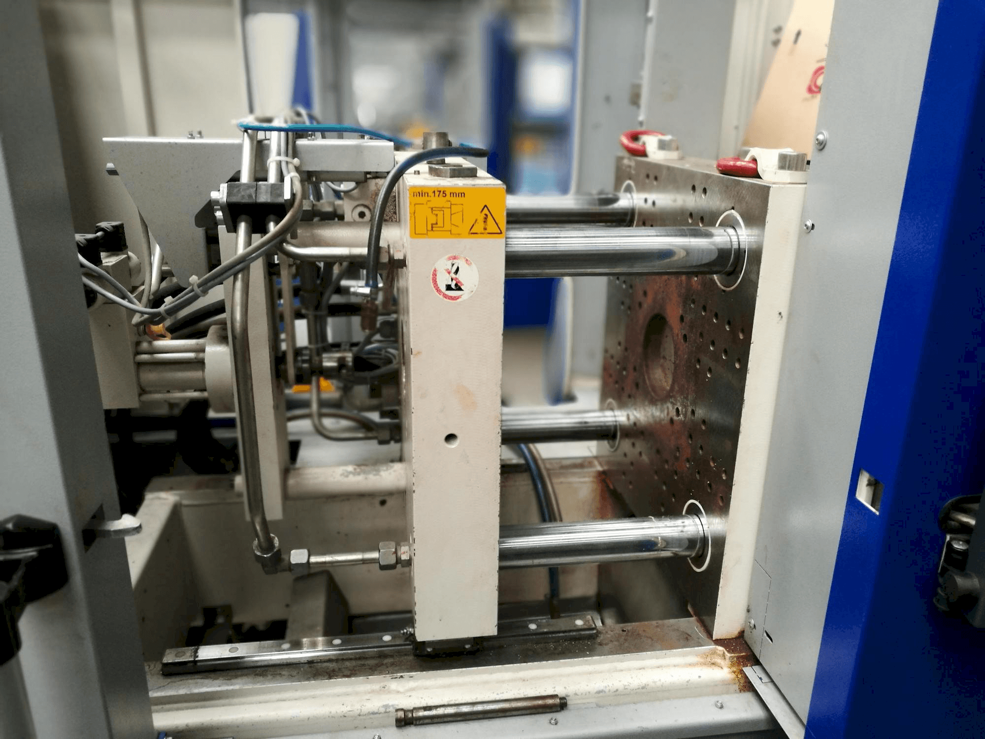 Widok z przodu maszyny Krauss Maffei KM 35-55 CX