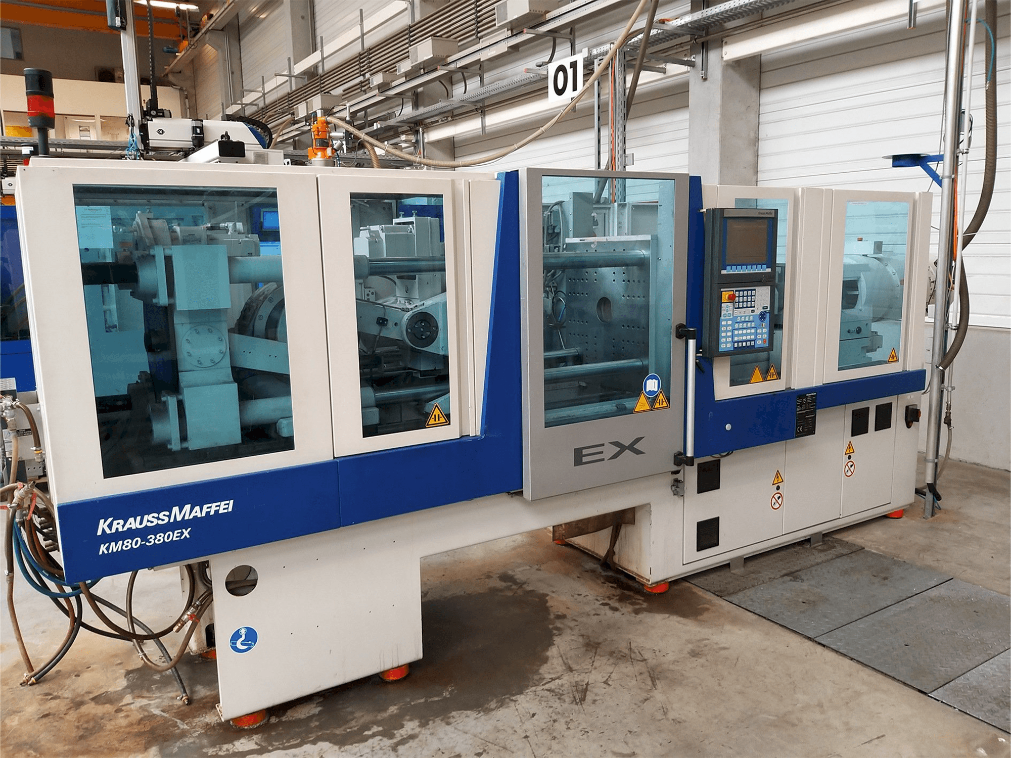 Widok z przodu maszyny Krauss Maffei 80-380 Ex
