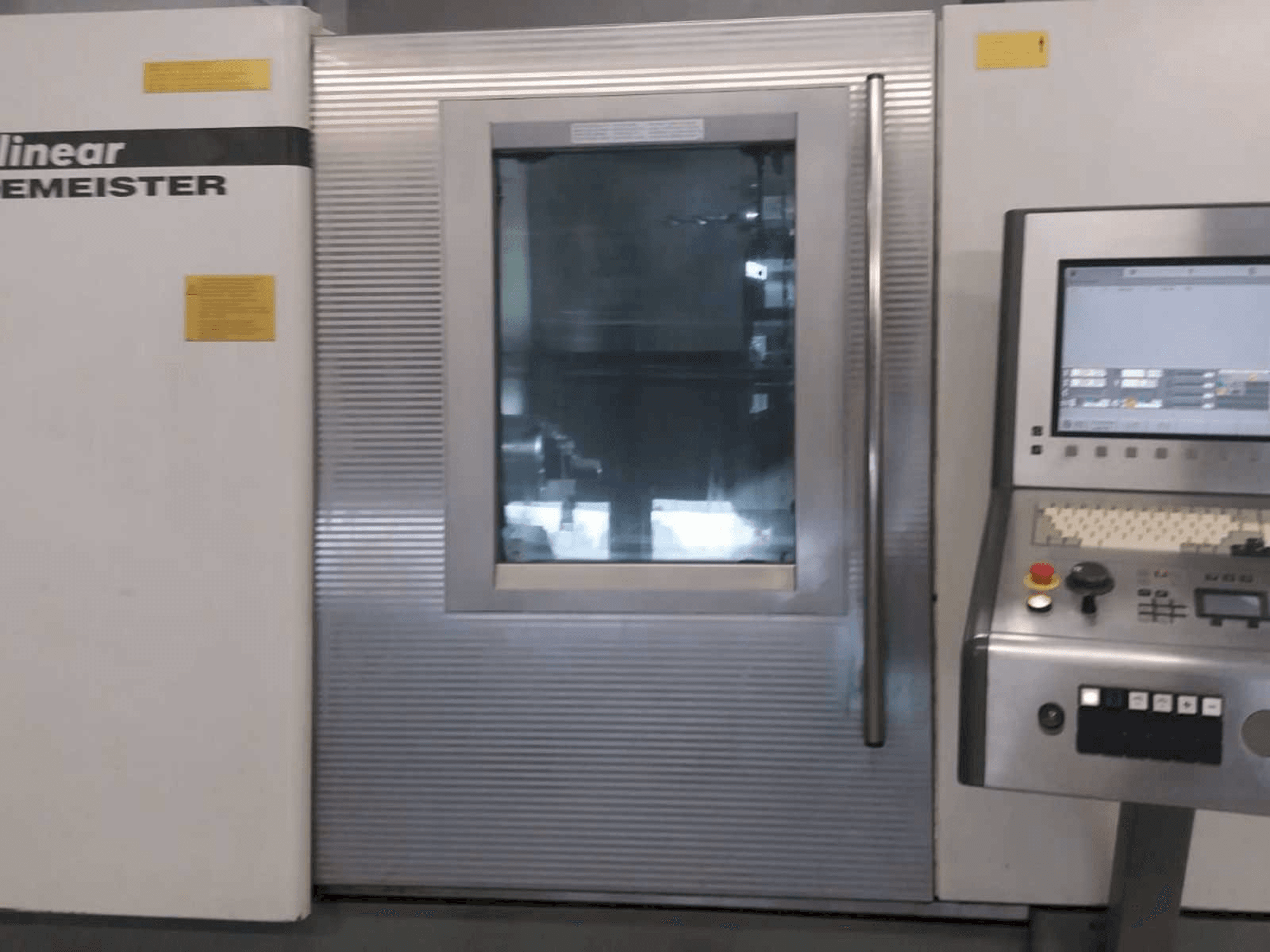 Widok z przodu maszyny Gildemeister CTX 420 linear