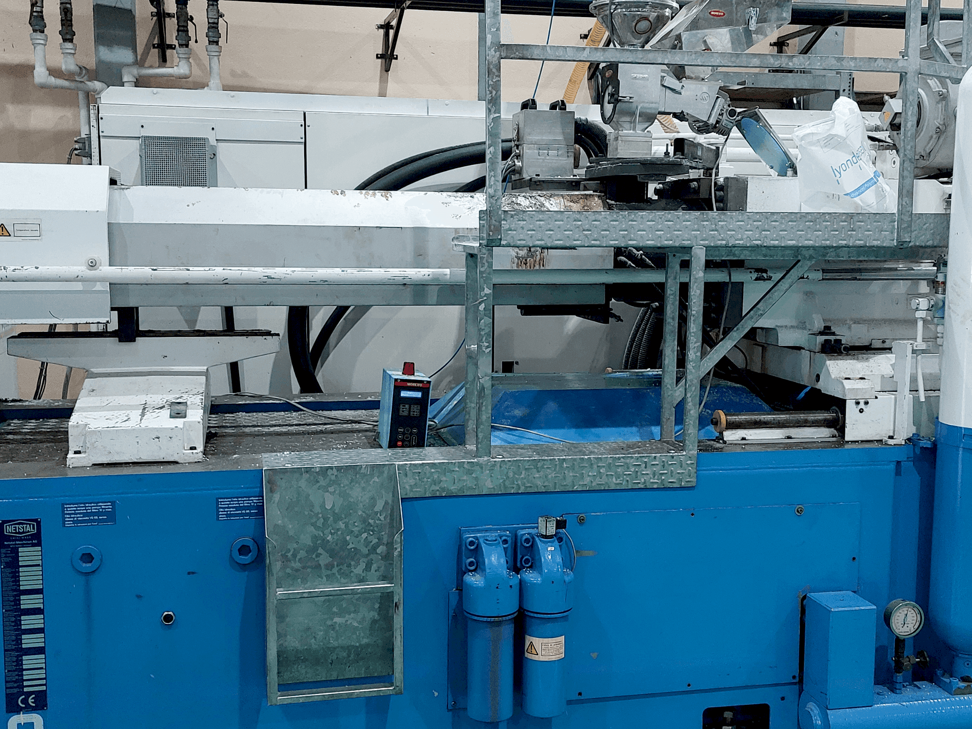 Widok z przodu maszyny Netstal S 6000-5500E