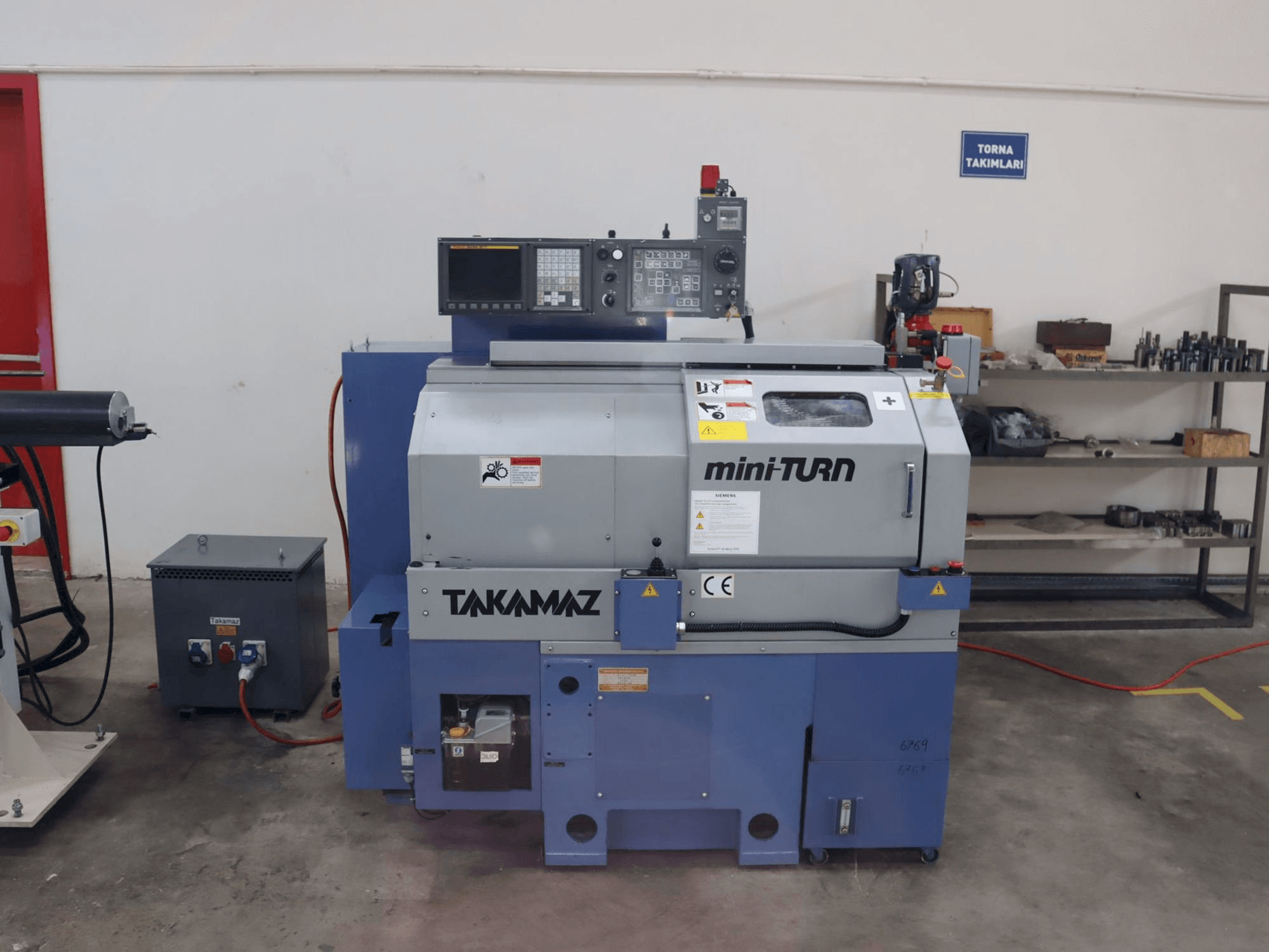 Widok z przodu maszyny Takamaz mini-TURN