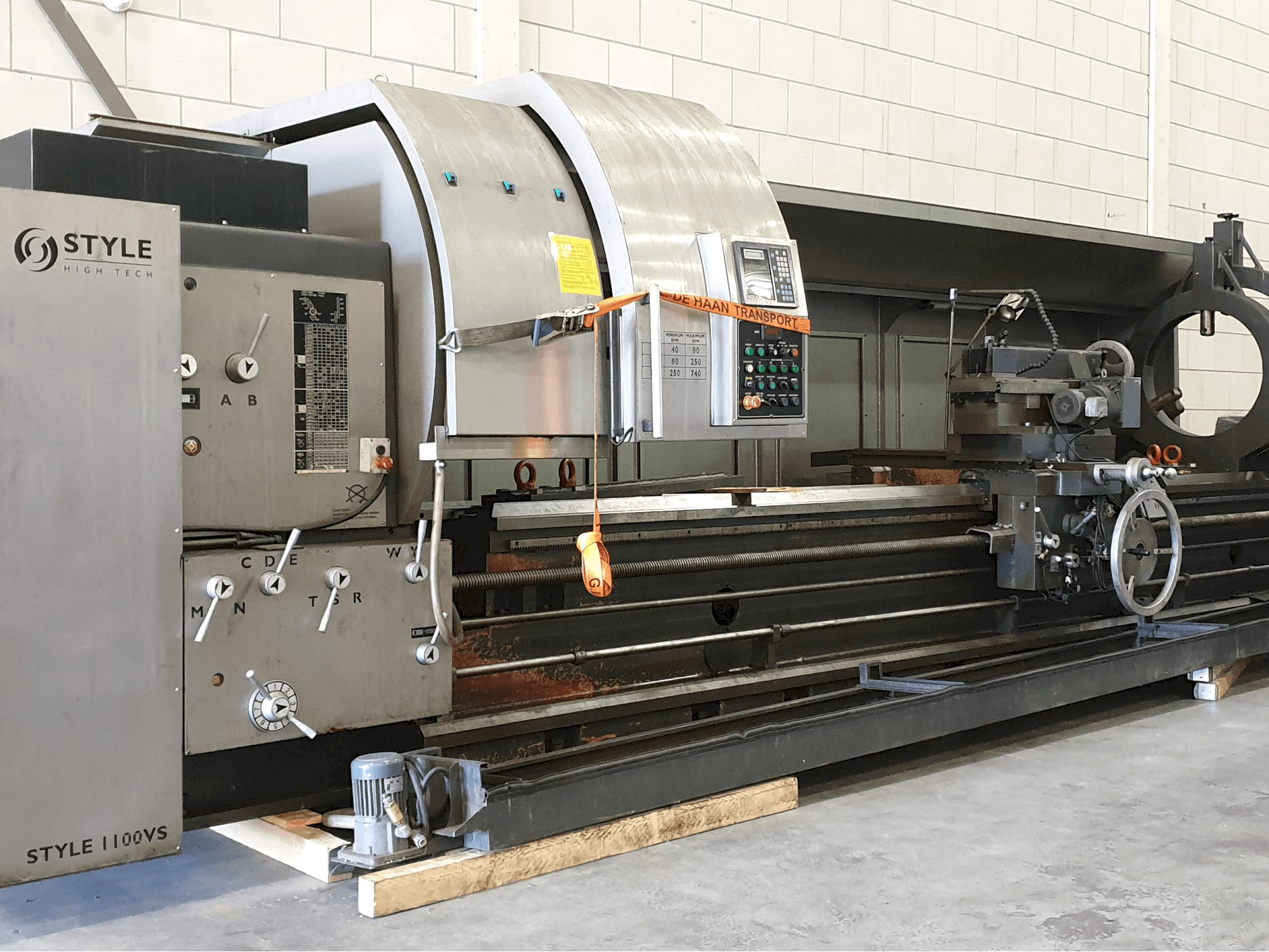 Widok z przodu maszyny STYLE 1100VS