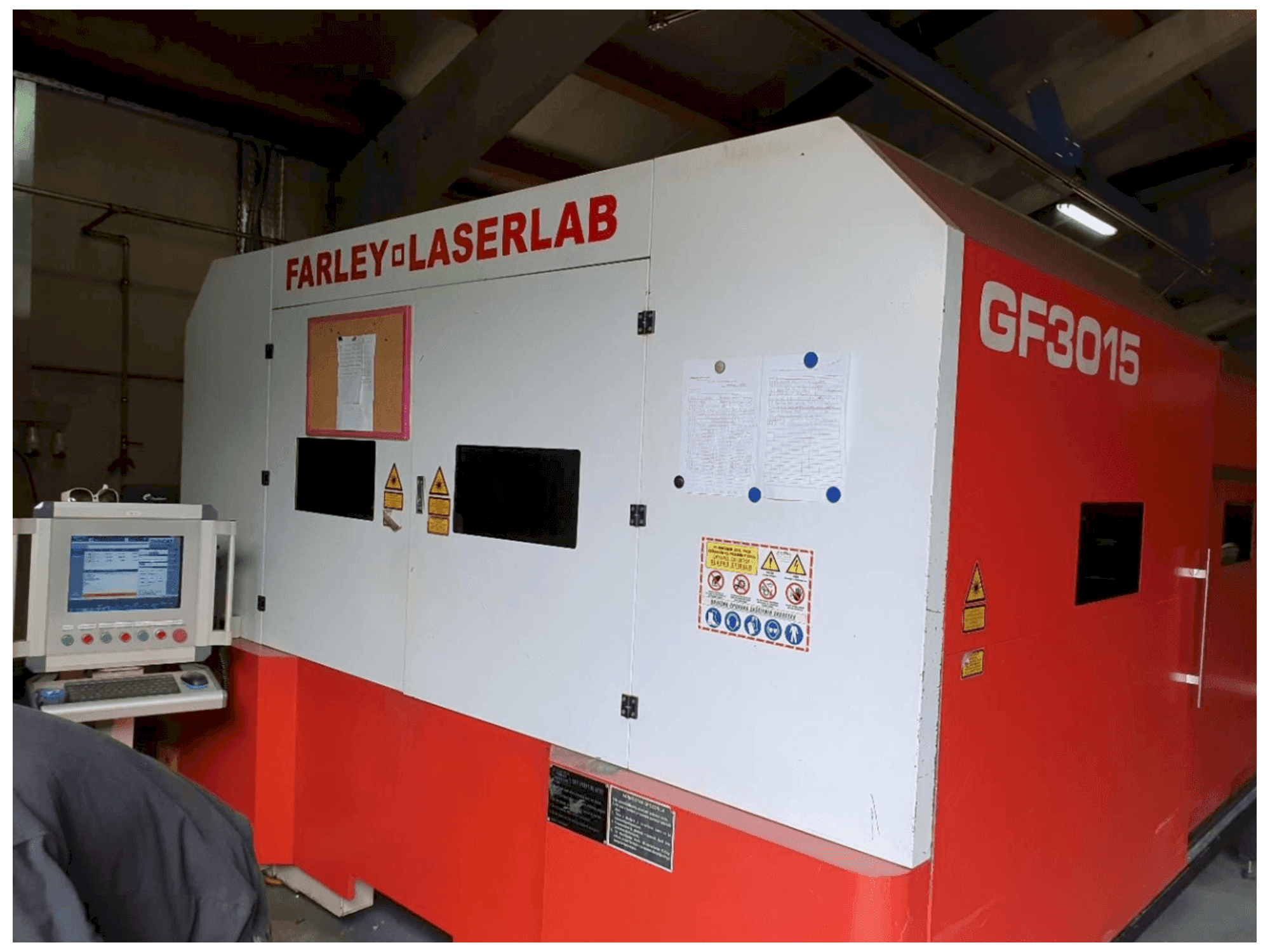 Widok z przodu maszyny Farley Laserlab Ht Gf 3015 Fiber