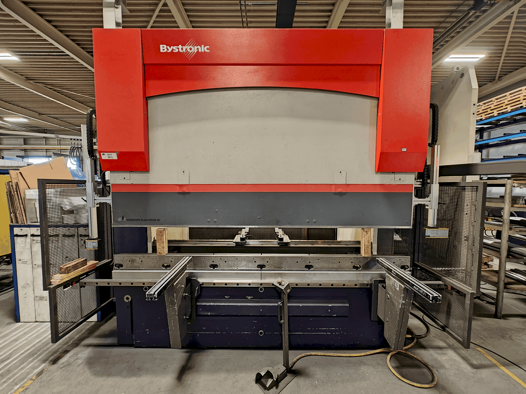 Widok z przodu maszyny Bystronic PR 100x3100