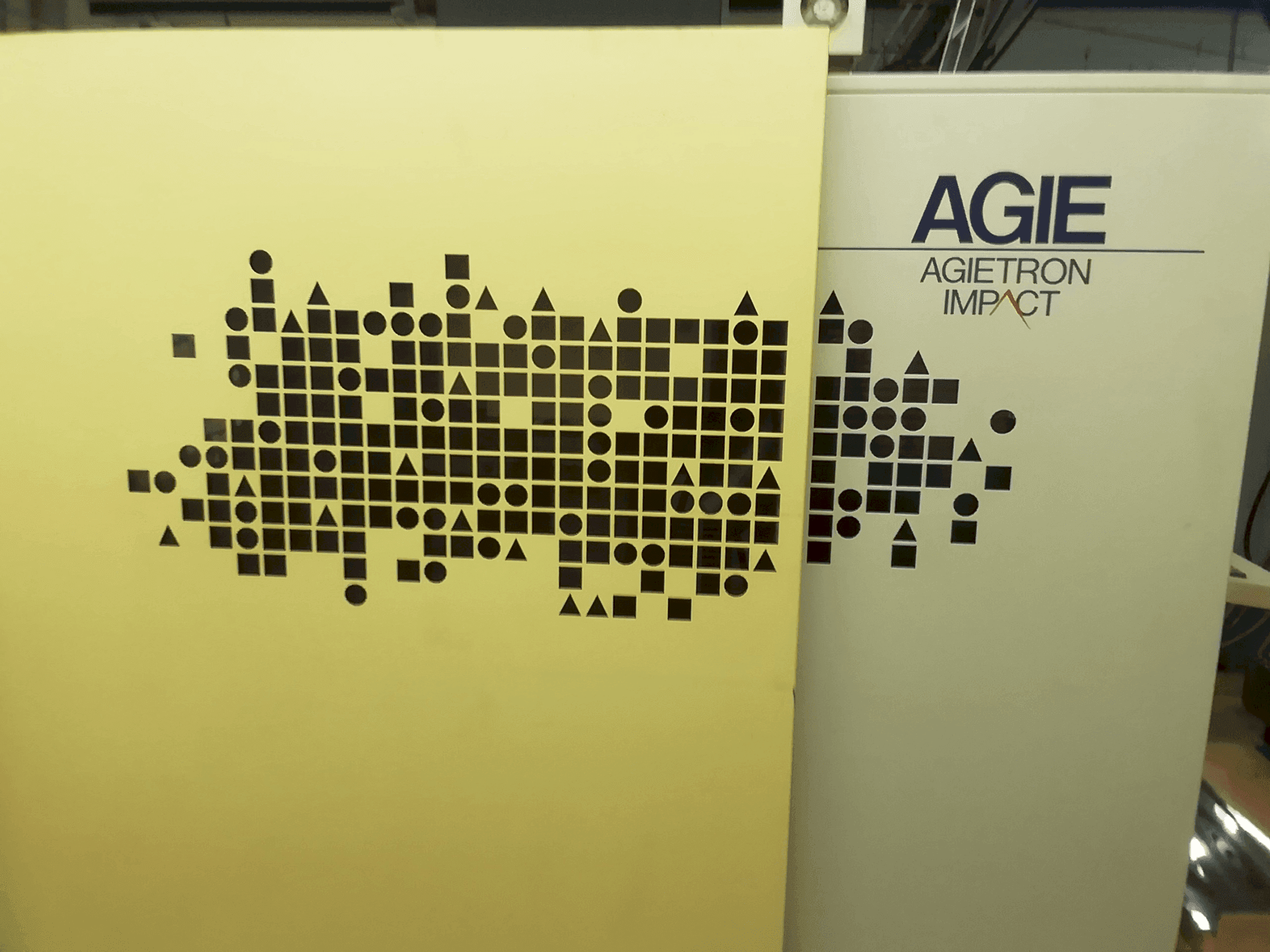 Widok z przodu maszyny AGIE Agierten Impact 2