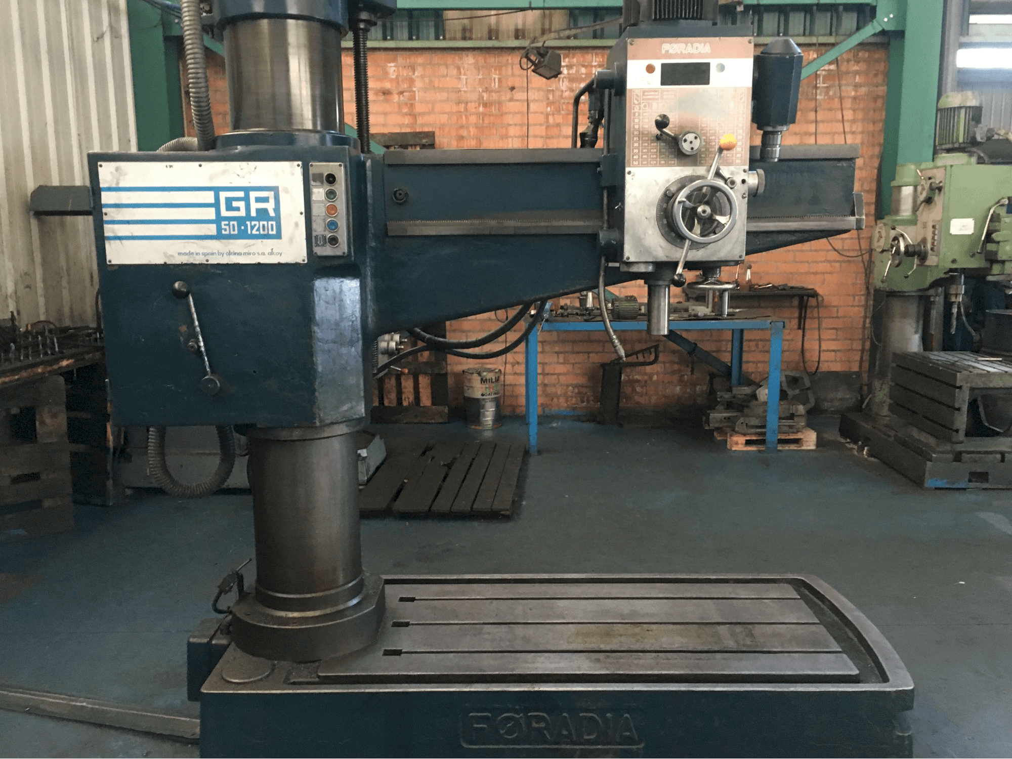 Widok prawej strony maszyny FORADIA GR 50/1200