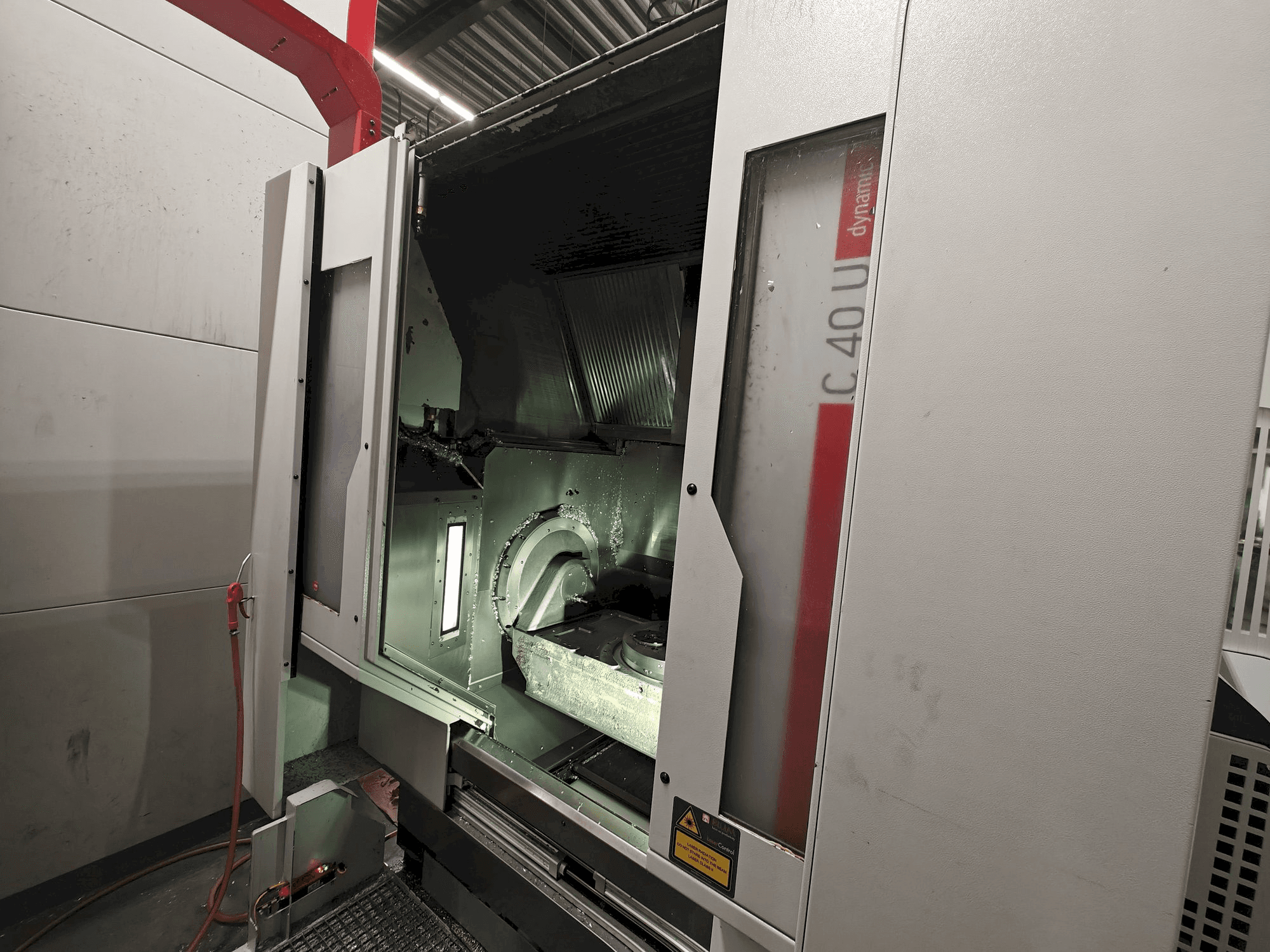 Widok z przodu maszyny HERMLE C 40 U