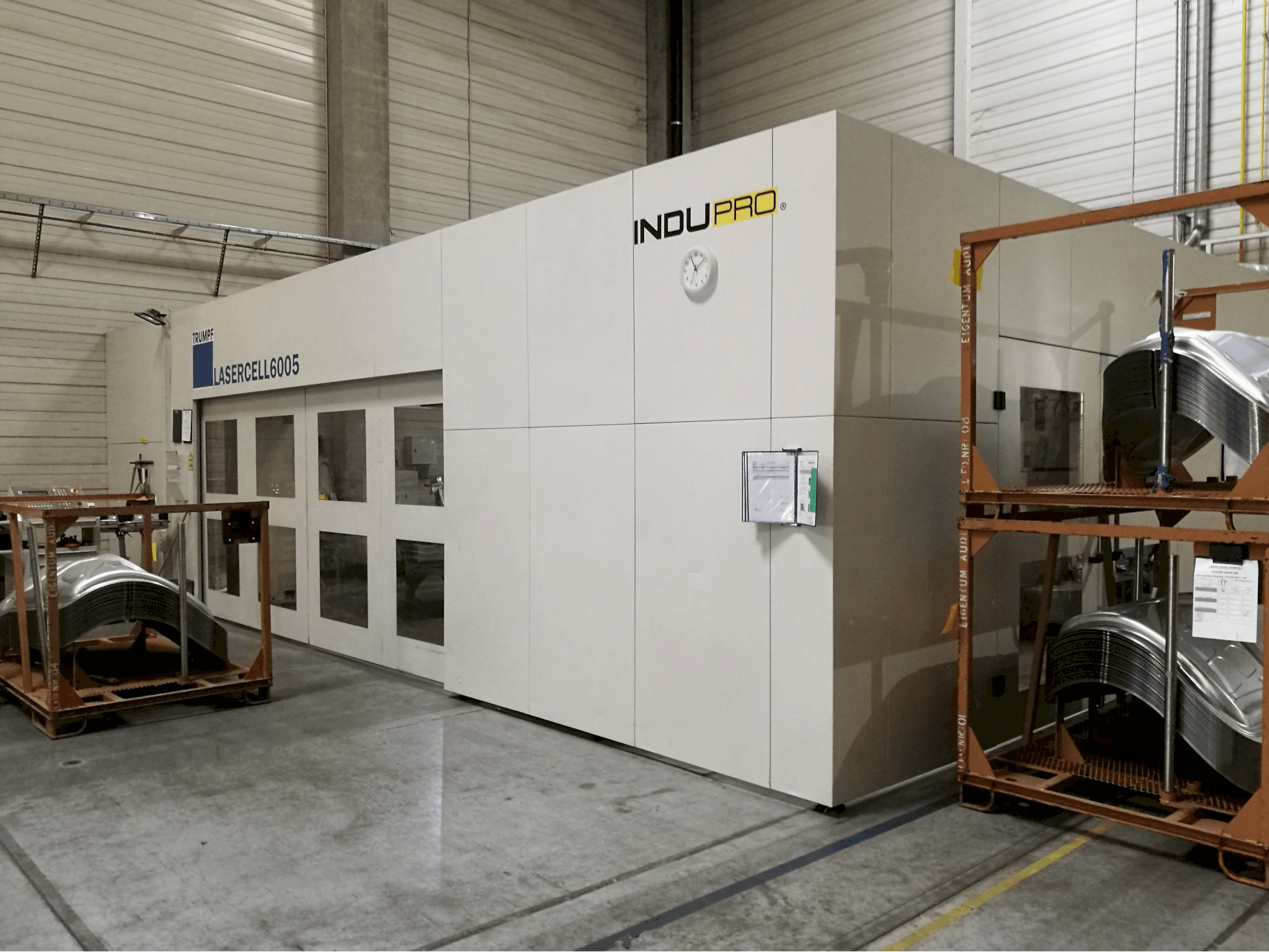 Widok z prawej maszyny Trumpf Lasercell 6005