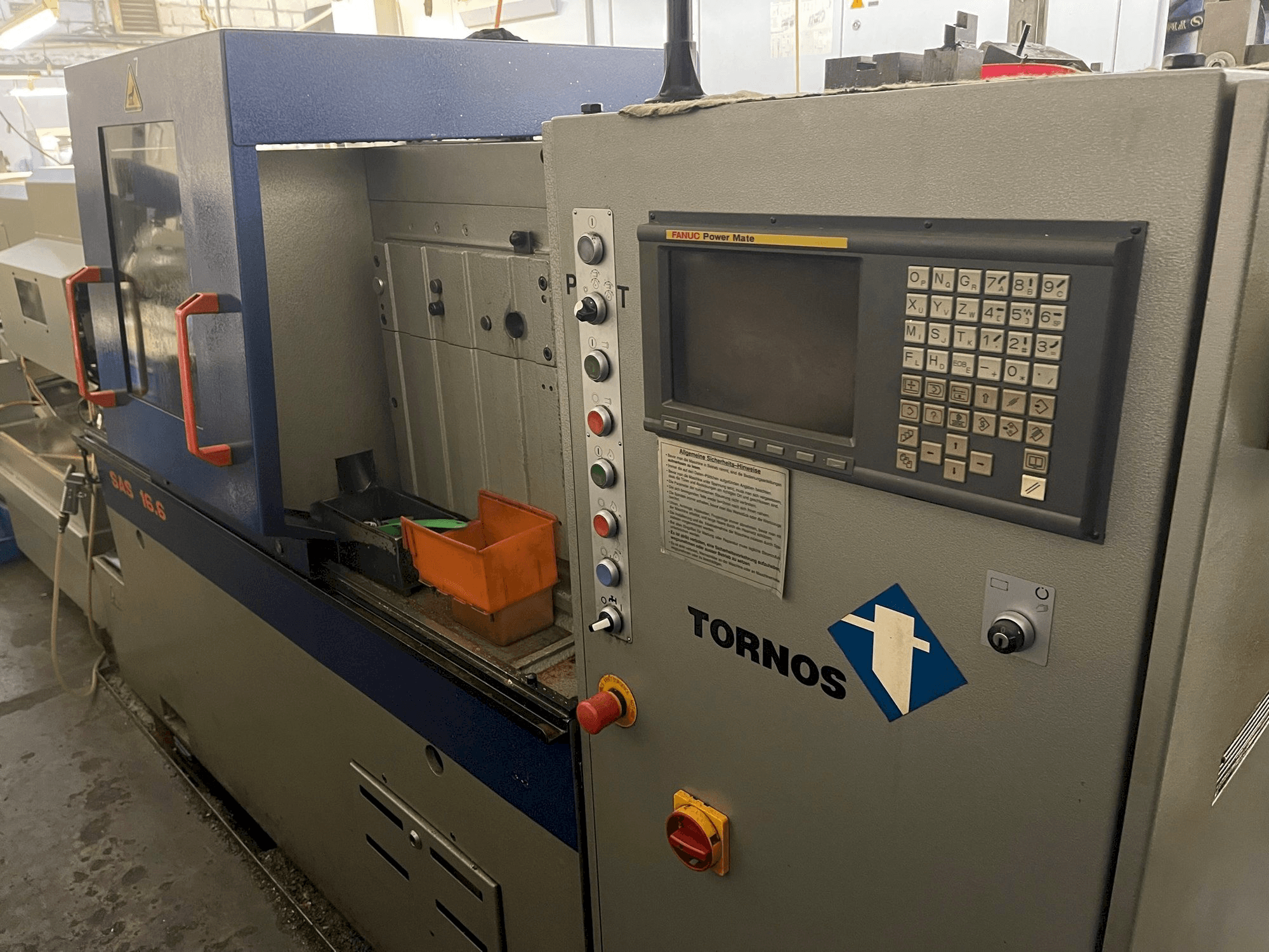 Widok z przodu maszyny TORNOS SAS 16.6