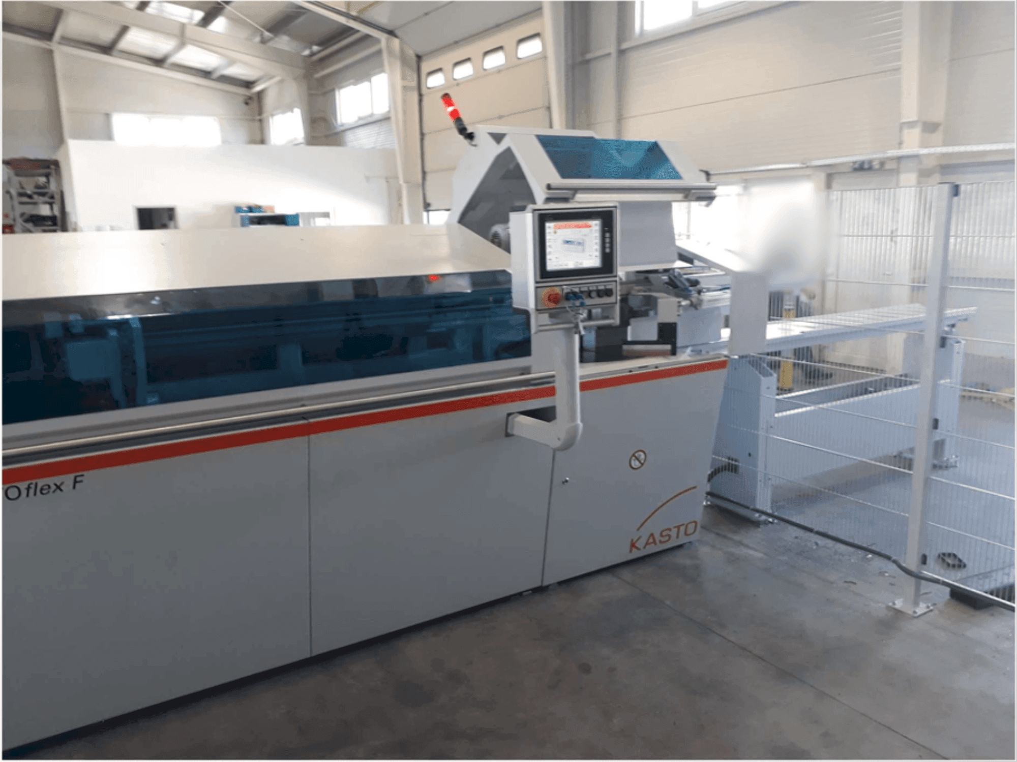 Widok z przodu maszyny KASTO flex F