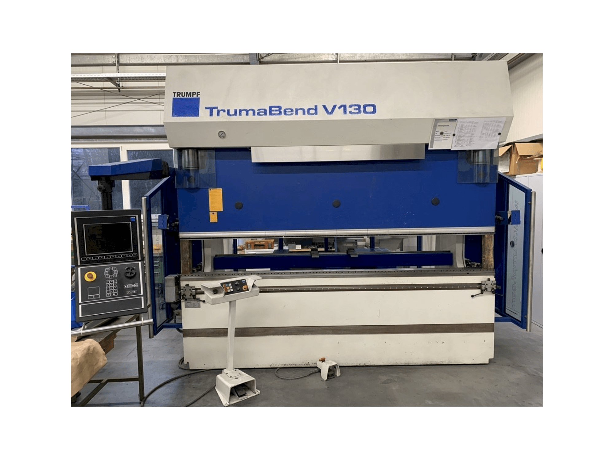 Widok z przodu maszyny Trumpf TrumaBend V130X