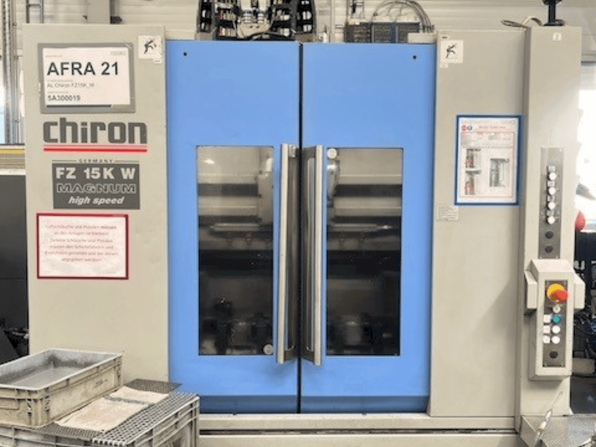 Widok z przodu maszyny CHIRON FZ 15 KWM HS