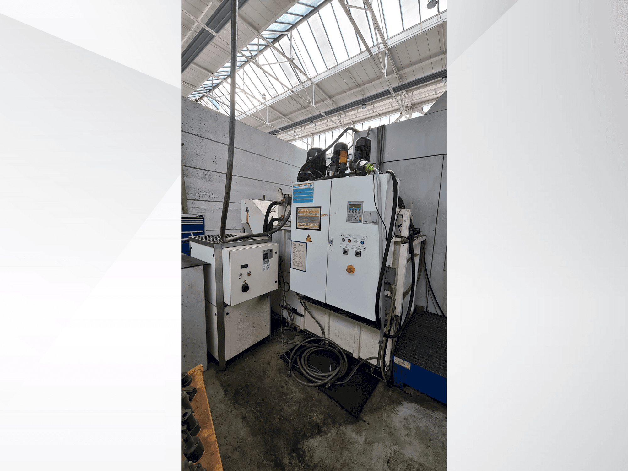 Widok z przodu maszyny OSG EX-CELL-O XS425