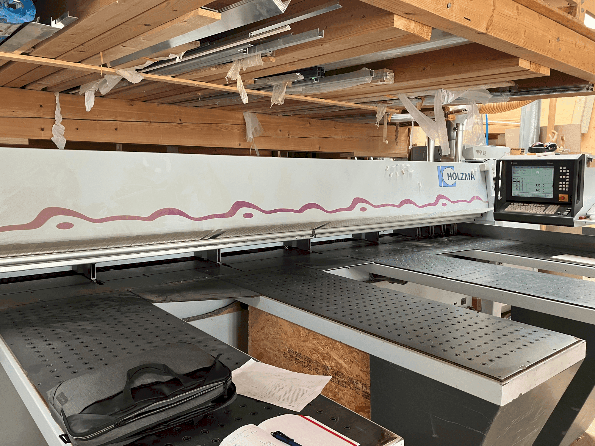 Widok z przodu maszyny HOLZMA HPP 82/43