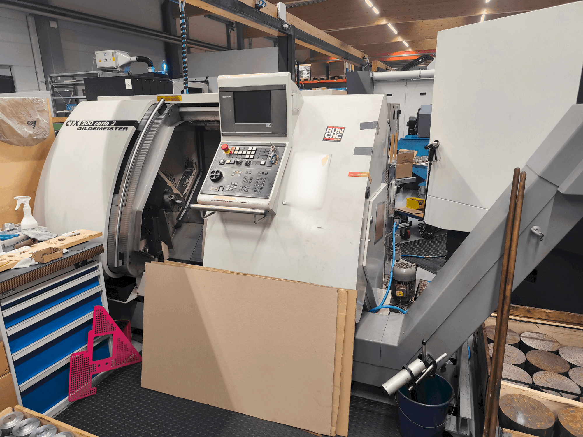 Widok z przodu maszyny Gildemeister CTX 200 Serie 2