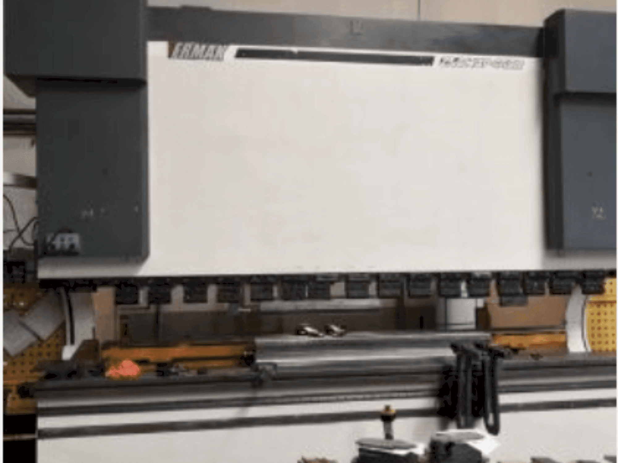 Widok z przodu maszyny ERMAK CNC HAP 4100x400