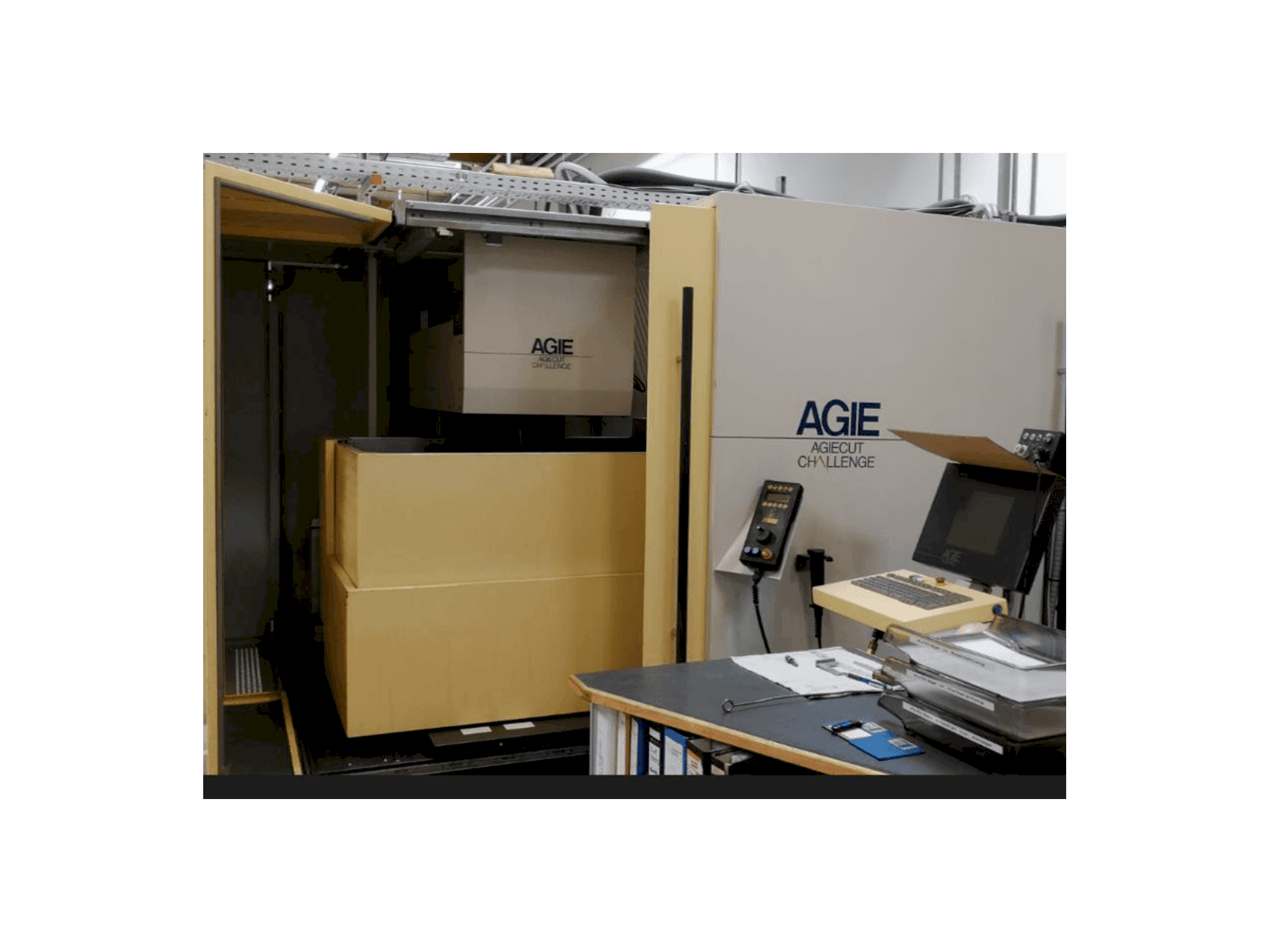 Widok z przodu maszyny AGIE AGIECUT CHALLENGE 3