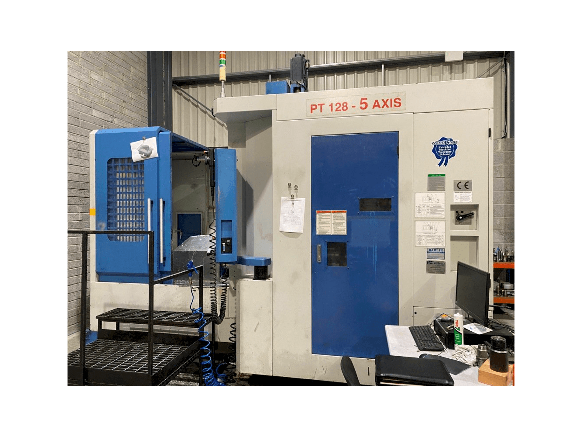 Widok z przodu maszyny DAH LIH PT128