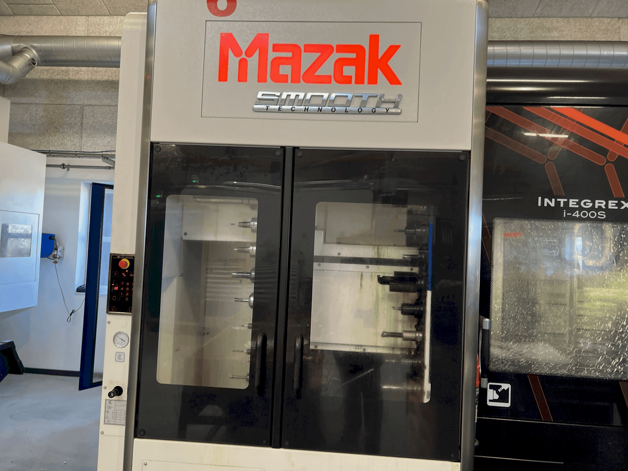 Widok z przodu maszyny Mazak Integrex i-400S