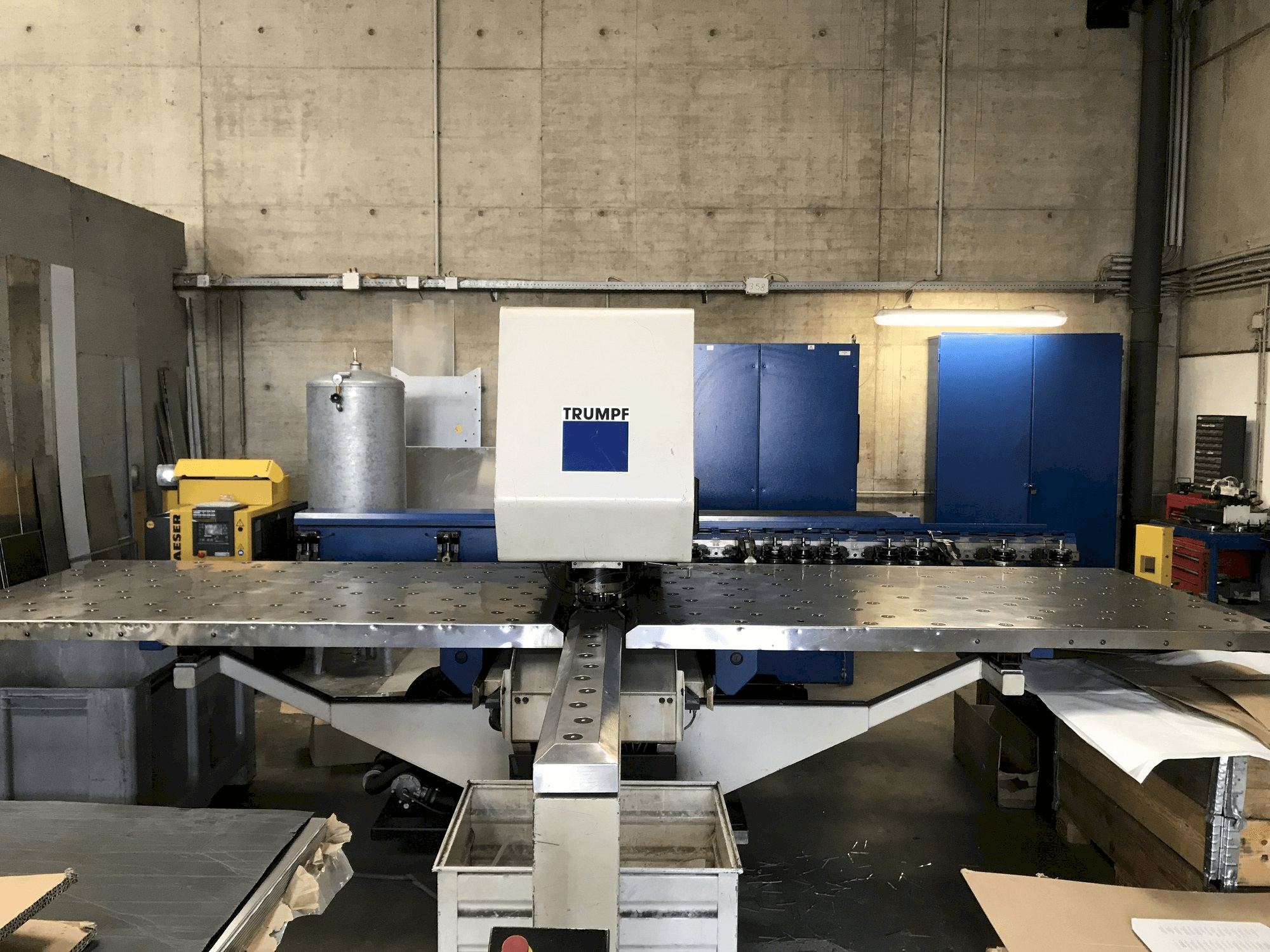 Widok z przodu maszyny Trumpf Trumatic 200R