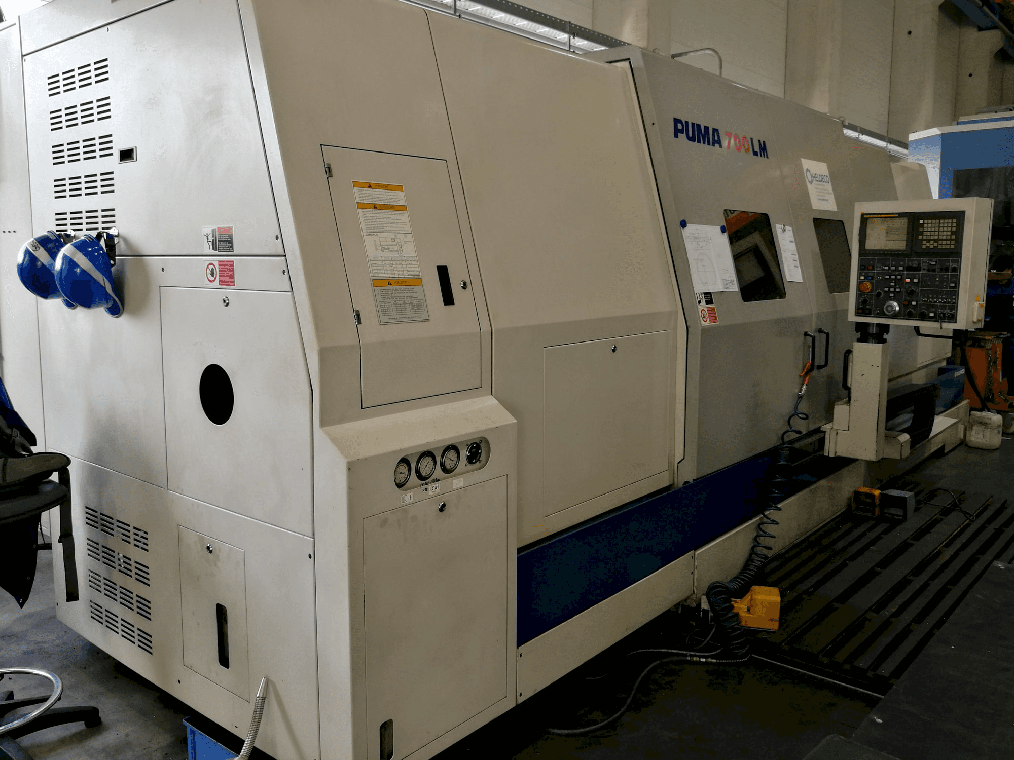 Widok z lewej maszyny Doosan Puma 700 LM