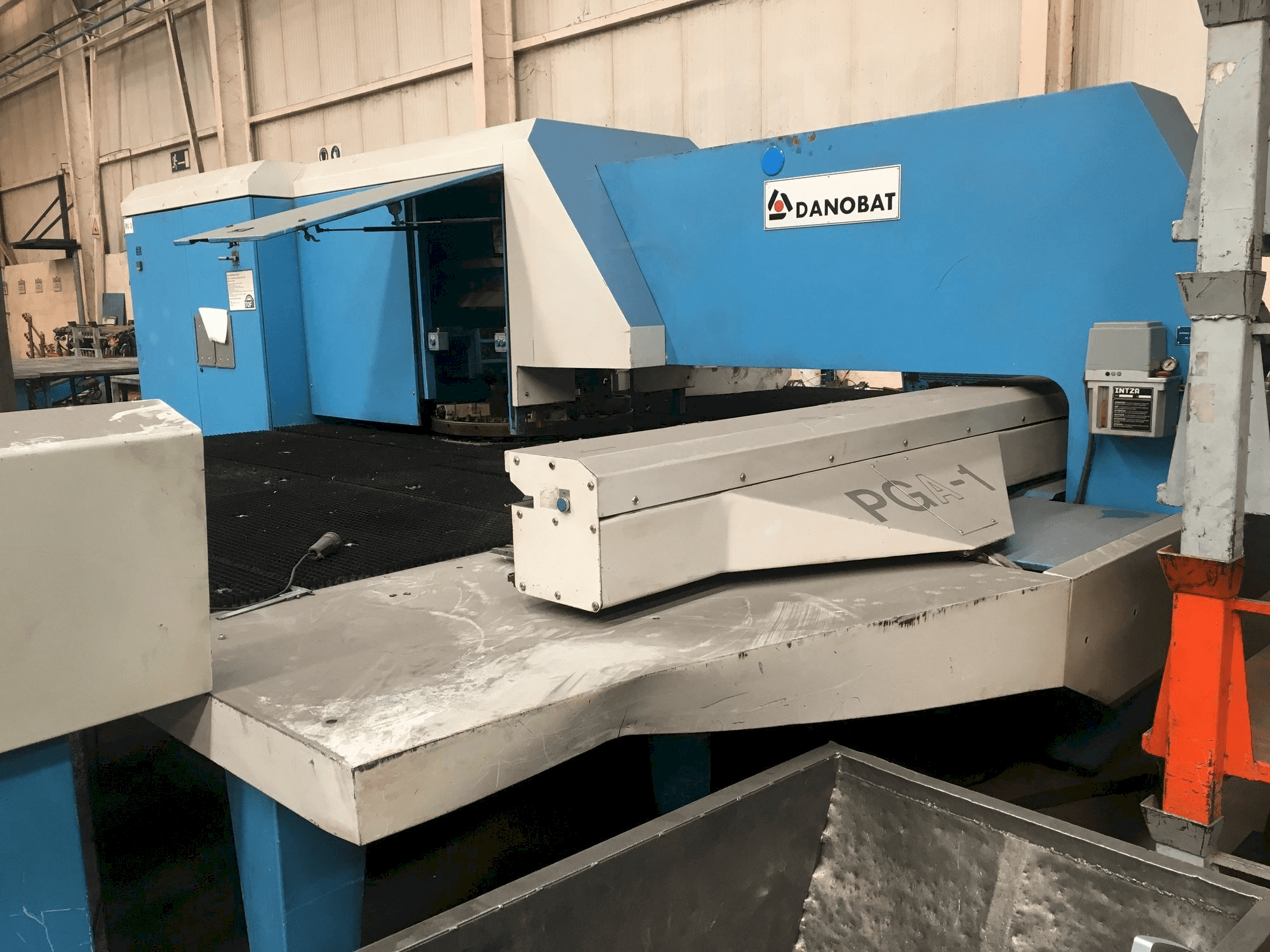 Widok z przodu maszyny DANOBAT PGA-1