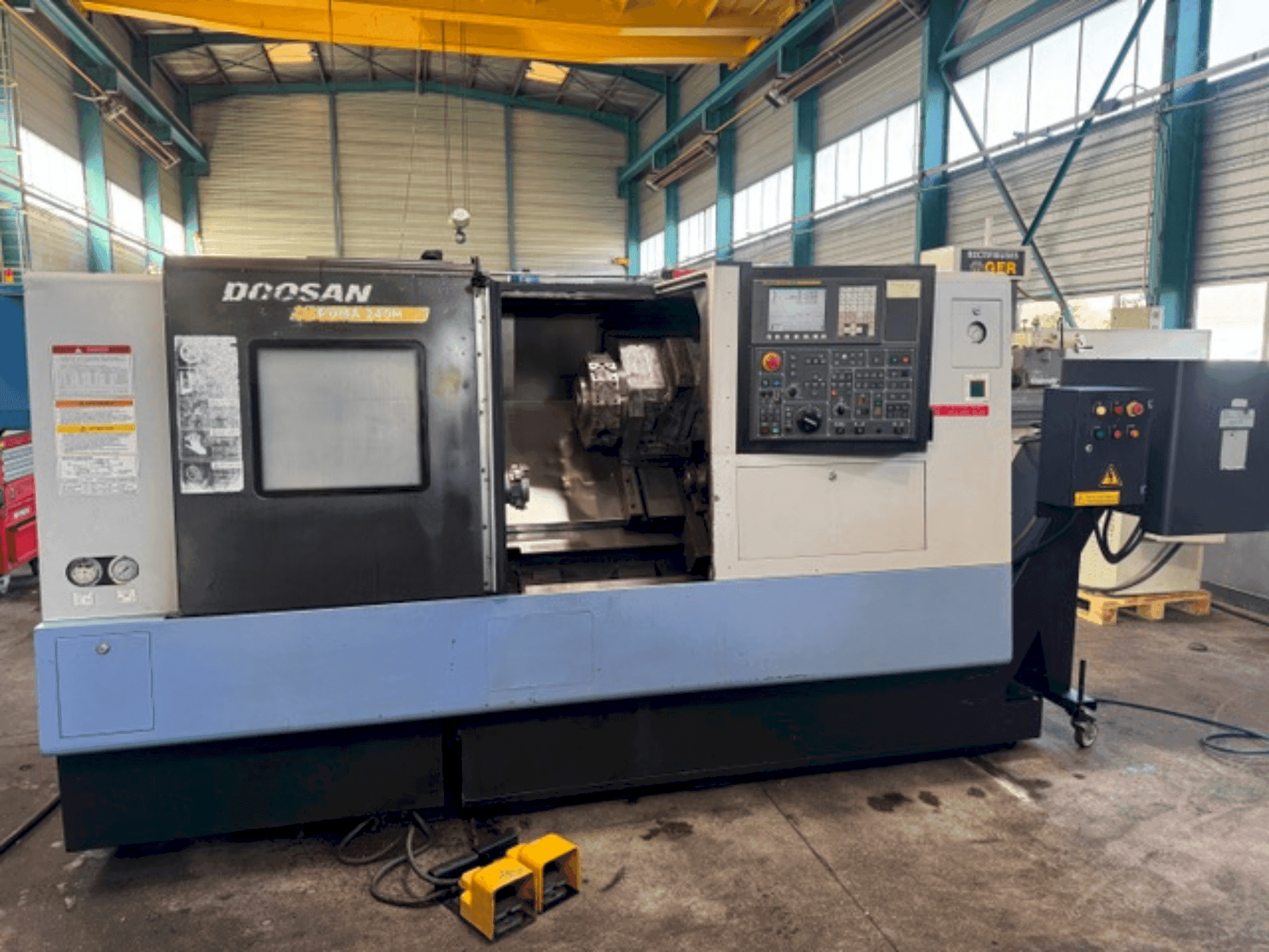 Widok z przodu maszyny DOOSAN PUMA 240MB