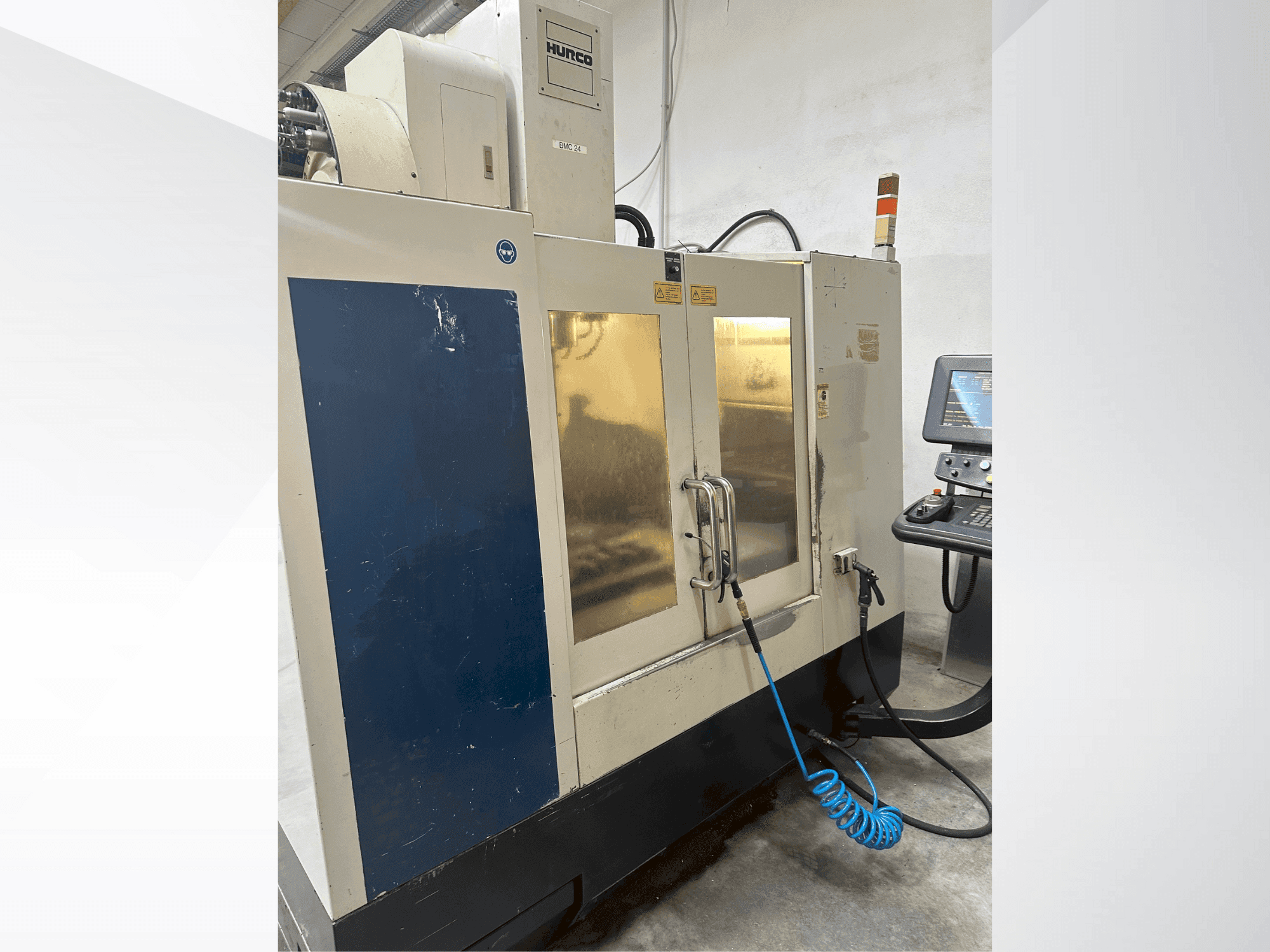 Widok z przodu maszyny Hurco BMC 2416