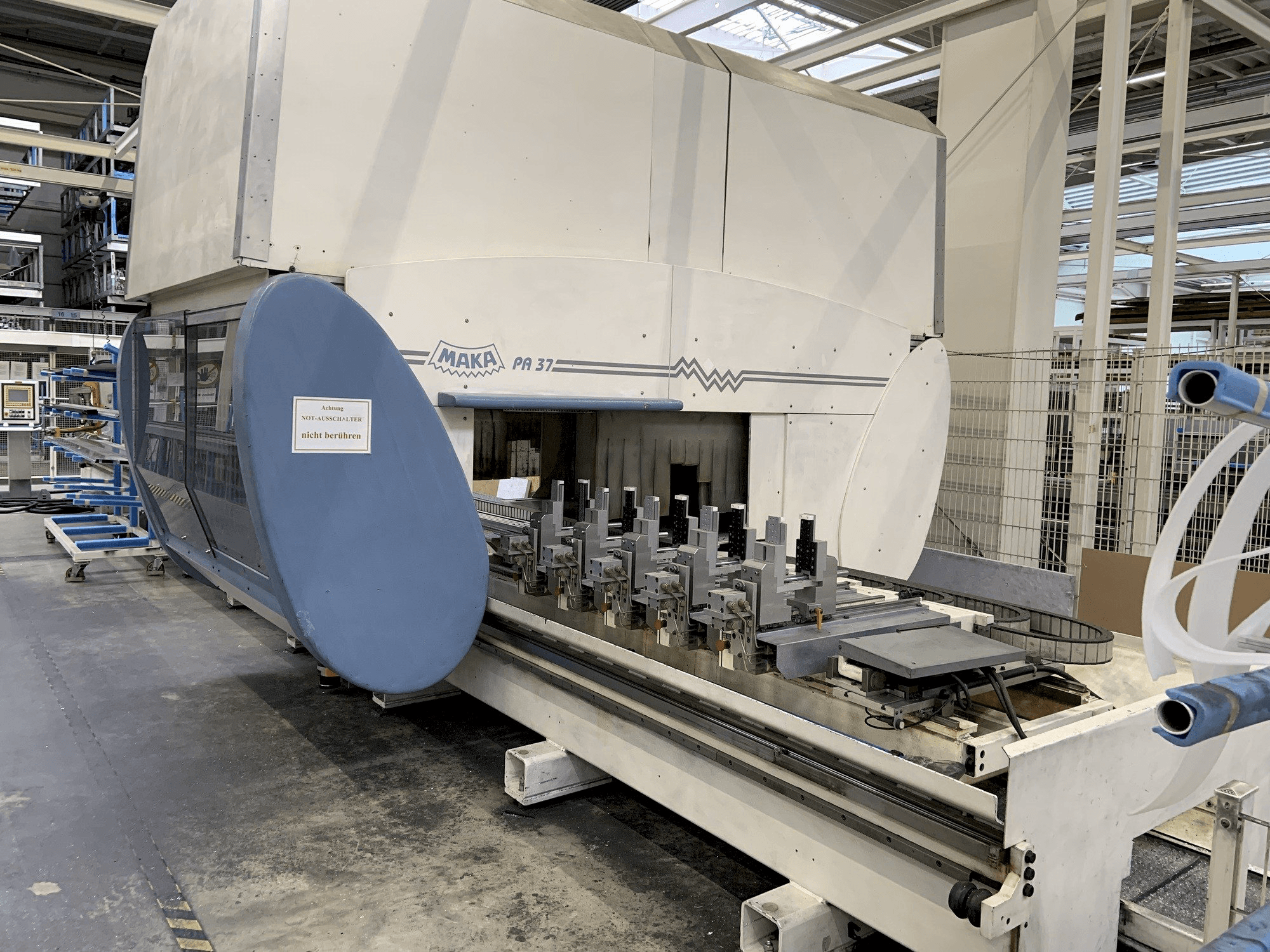 Widok z przodu maszyny MAKA PA37