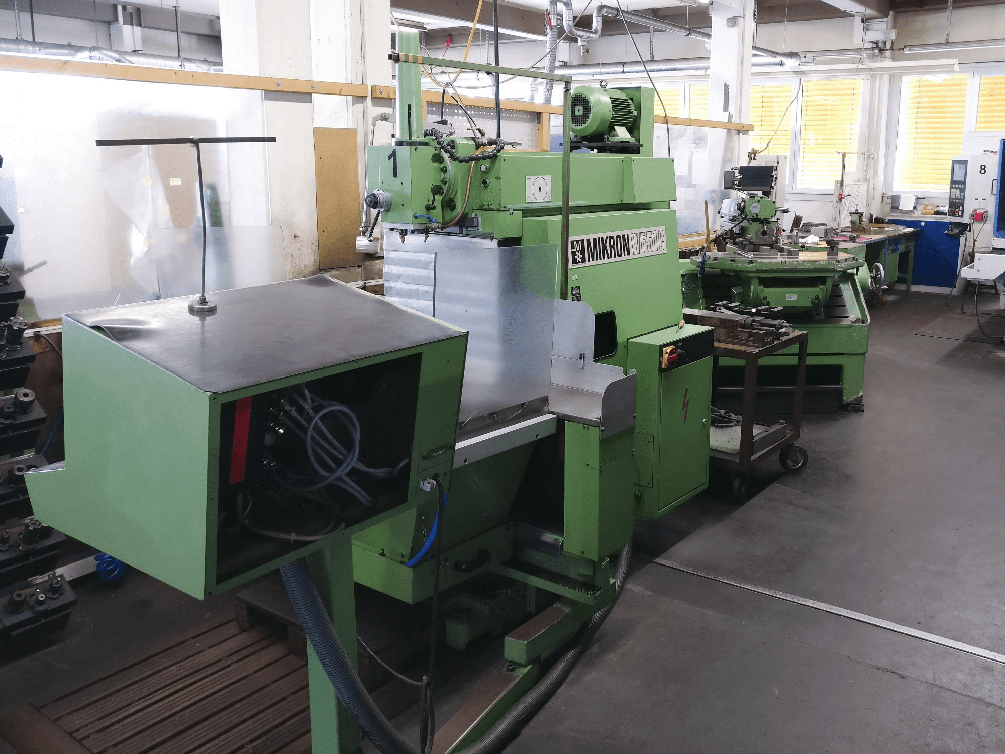 Widok z lewej 1 maszyny Mikron WF 51C/150