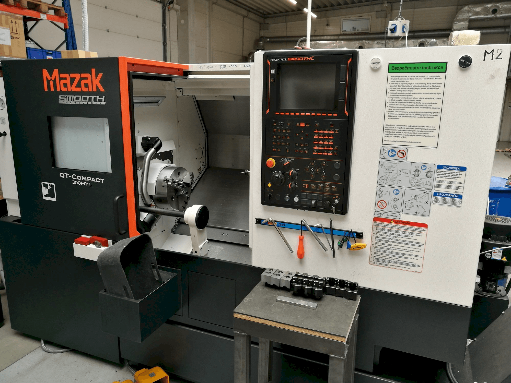Widok z przodu maszyny Mazak Quick Turn Compact 300MY L