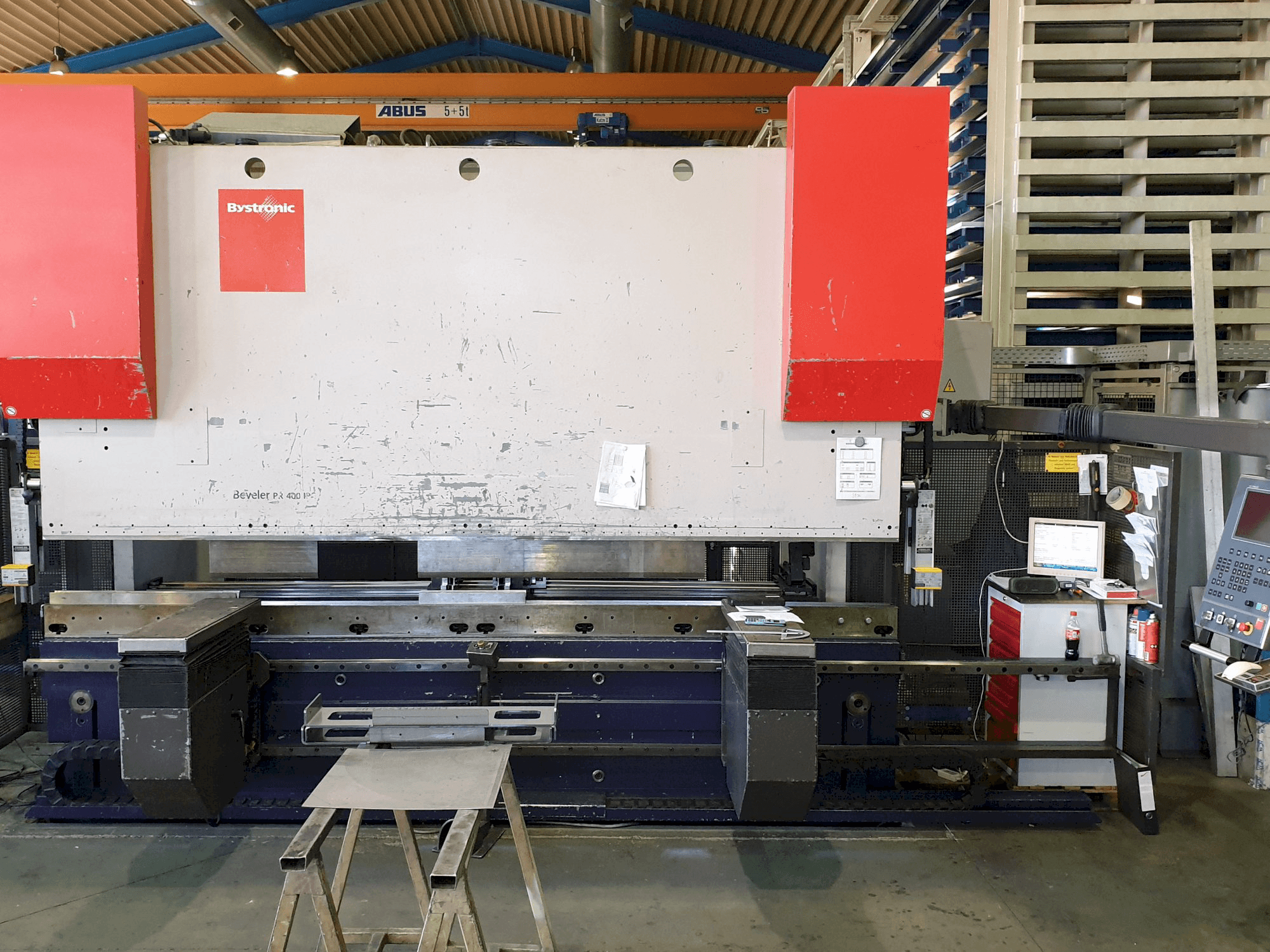 Widok z przodu maszyny Bystronic Beyeler PR 400 x 4100