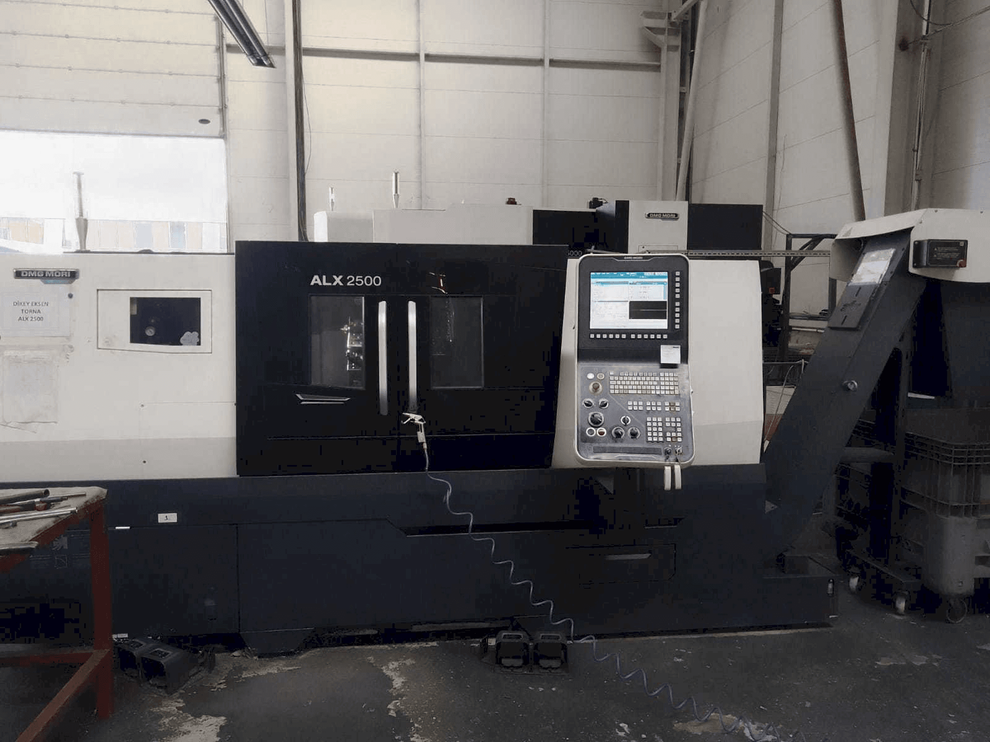 Widok z przodu maszyny DMG MORI ALX 2500