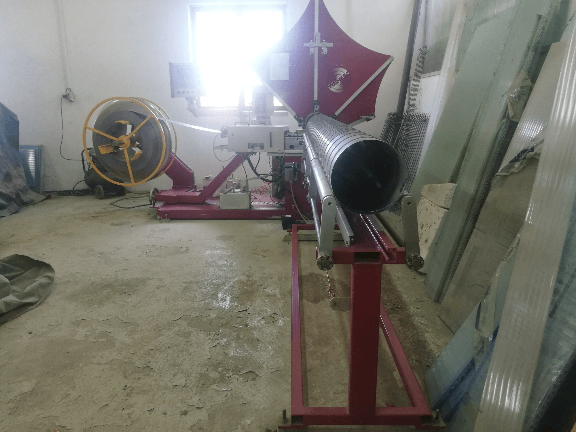 Widok z przodu maszyny Tormec Tubo-S