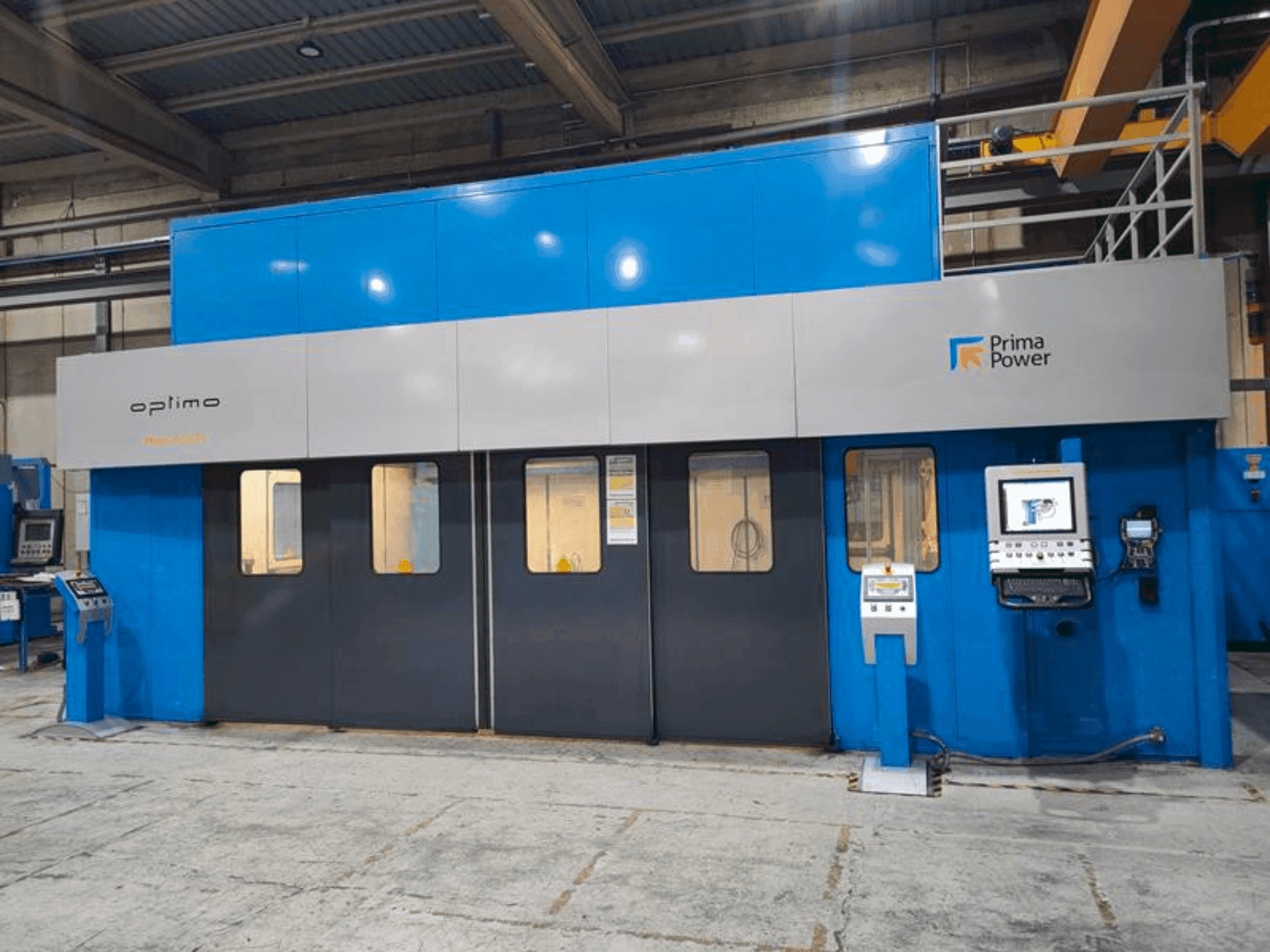 Widok z przodu maszyny Prima Power Optimo TheLASER