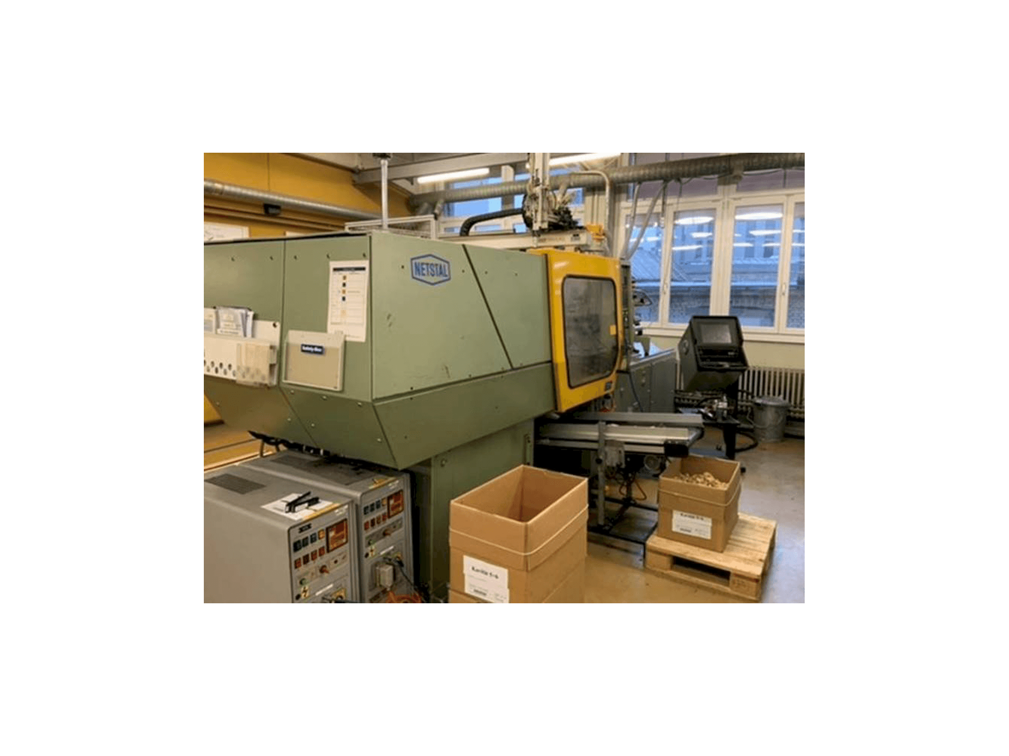 Widok z przodu maszyny Netstal Synergy 600-110