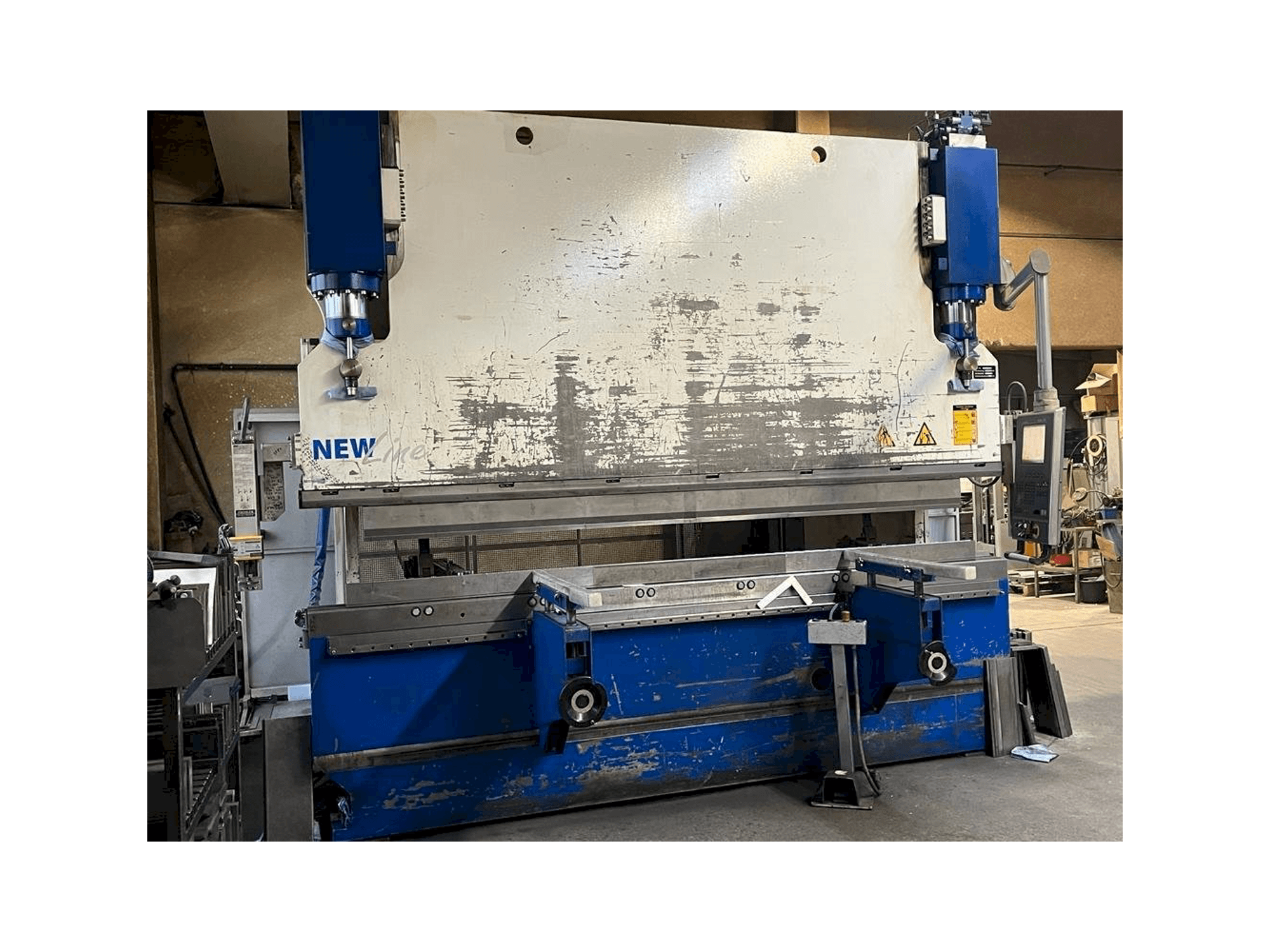 Widok z przodu maszyny GWF MENGELE HB 175-30/35