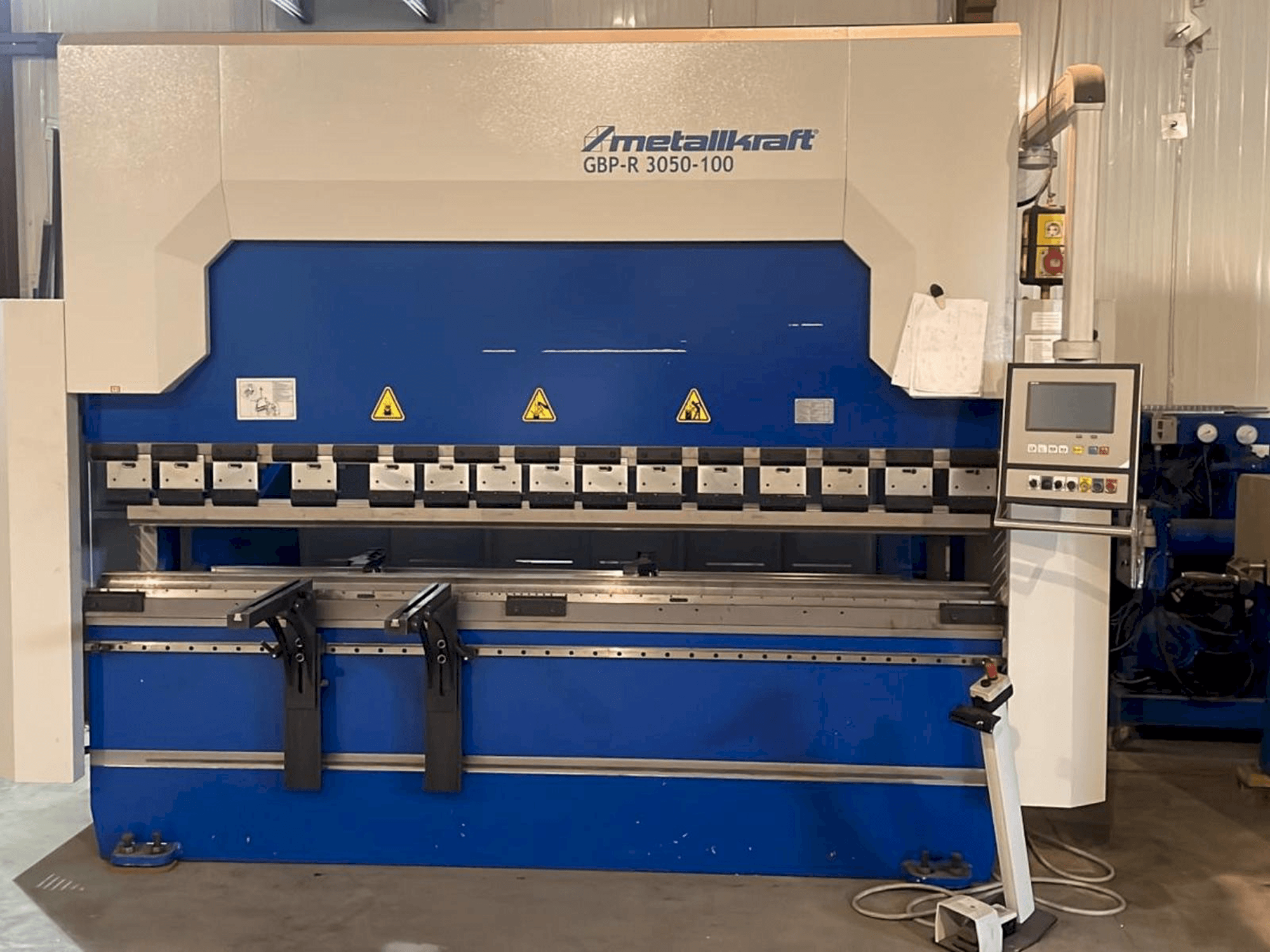 Widok z przodu maszyny Metallkraft GBPR30540-100