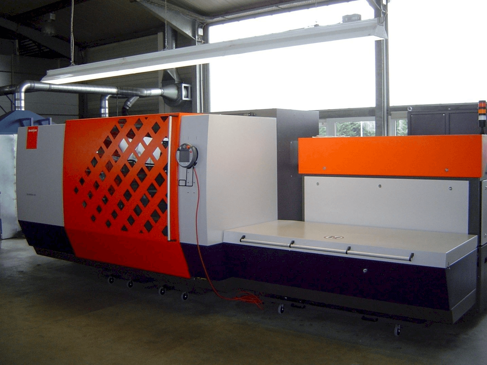 Widok z przodu maszyny Bystronic ByVention 3015