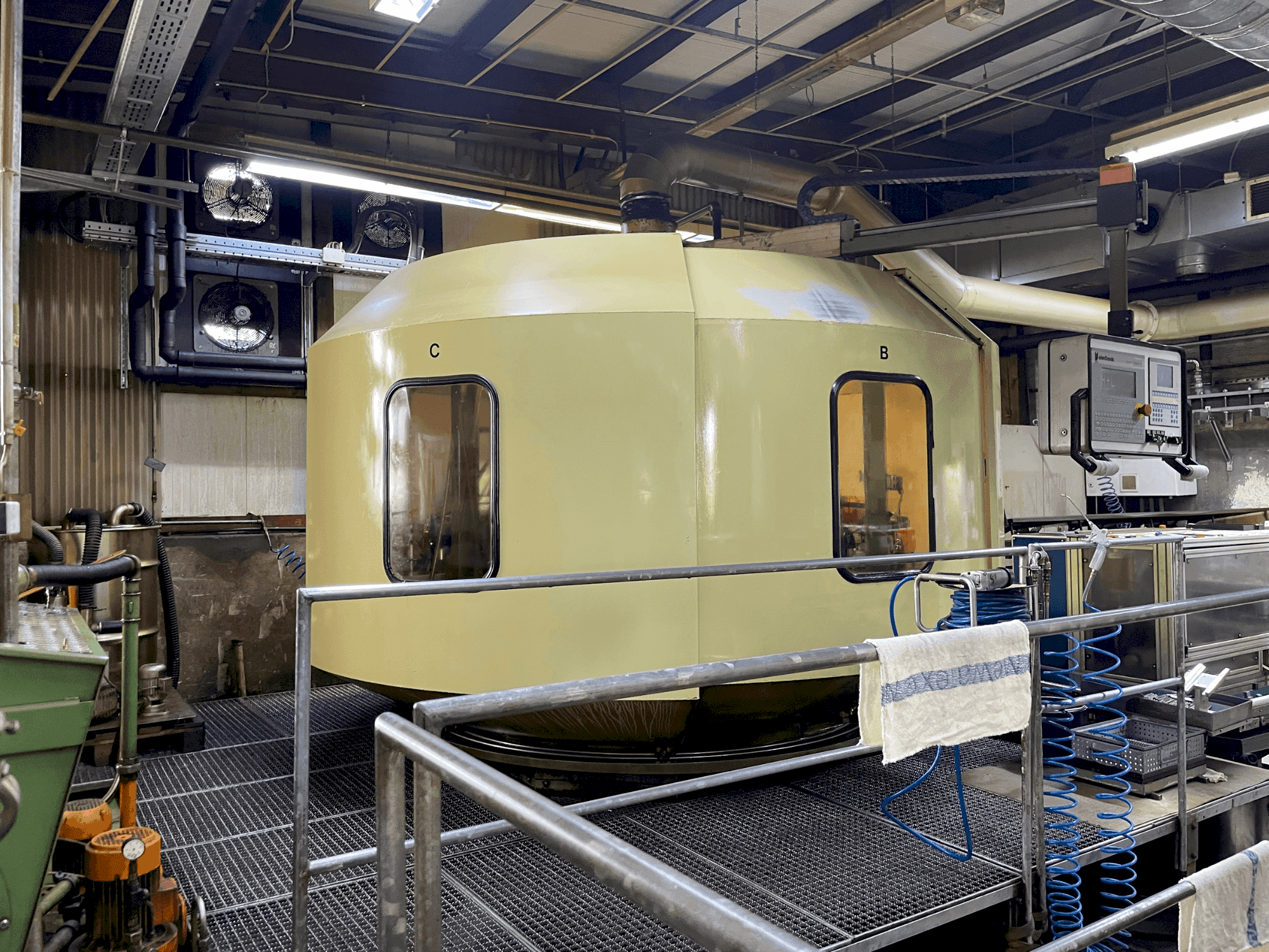 Widok z przodu maszyny HUG RISMAT 157 G-16 F48