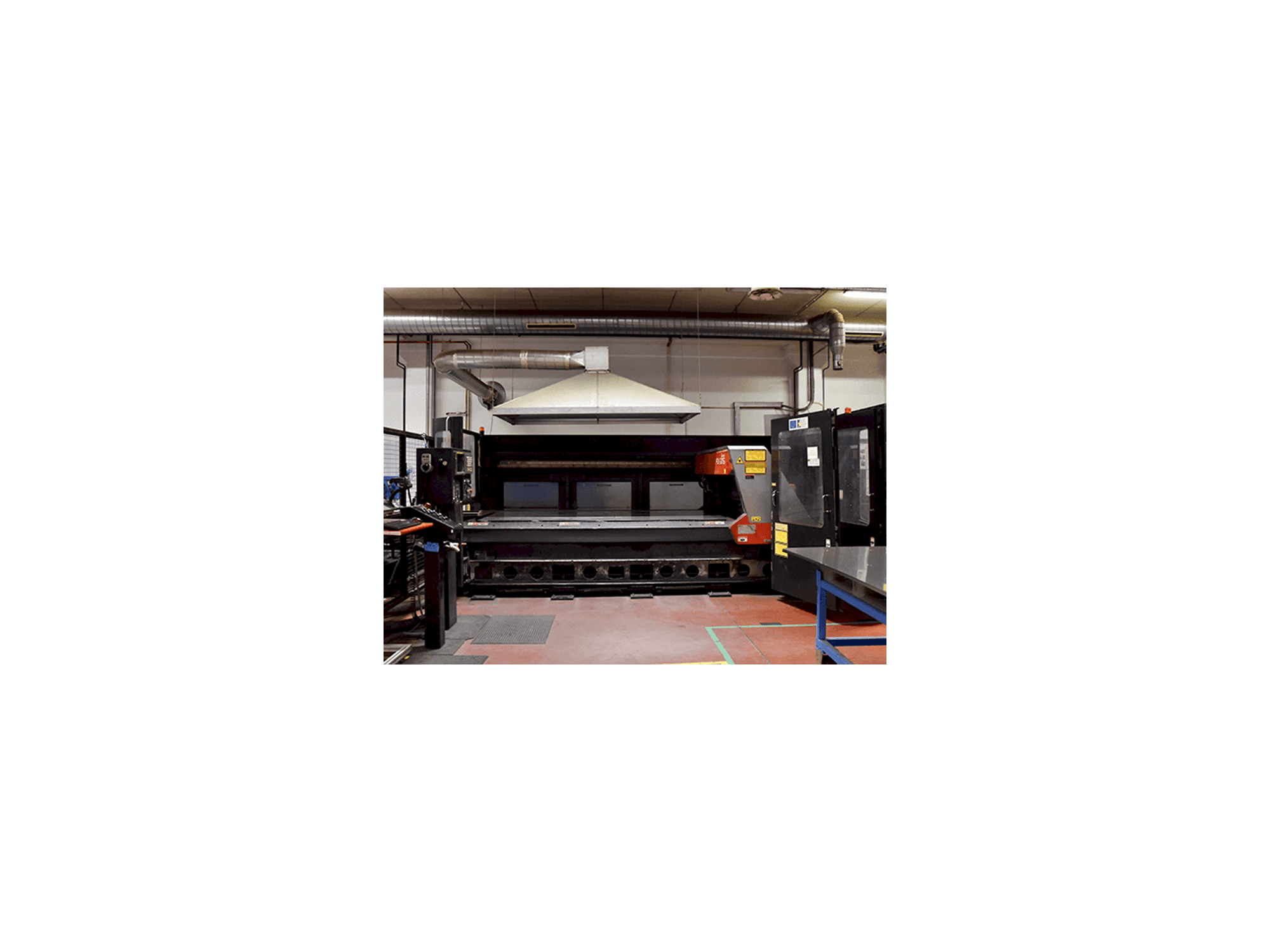 Widok z przodu maszyny AMADA FO-3015