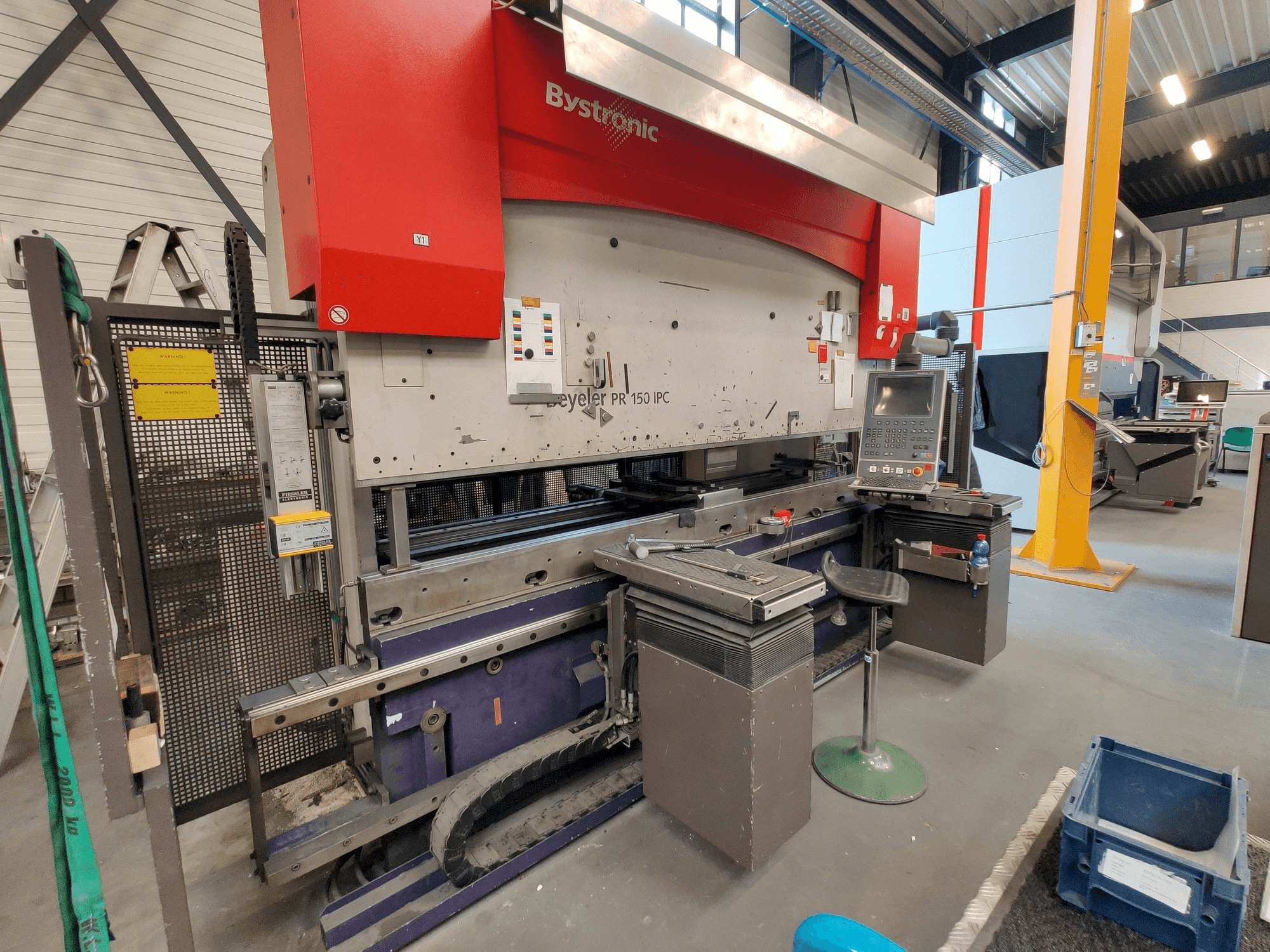 Widok lewej strony maszyny Bystronic Beyeler PR 150x3100