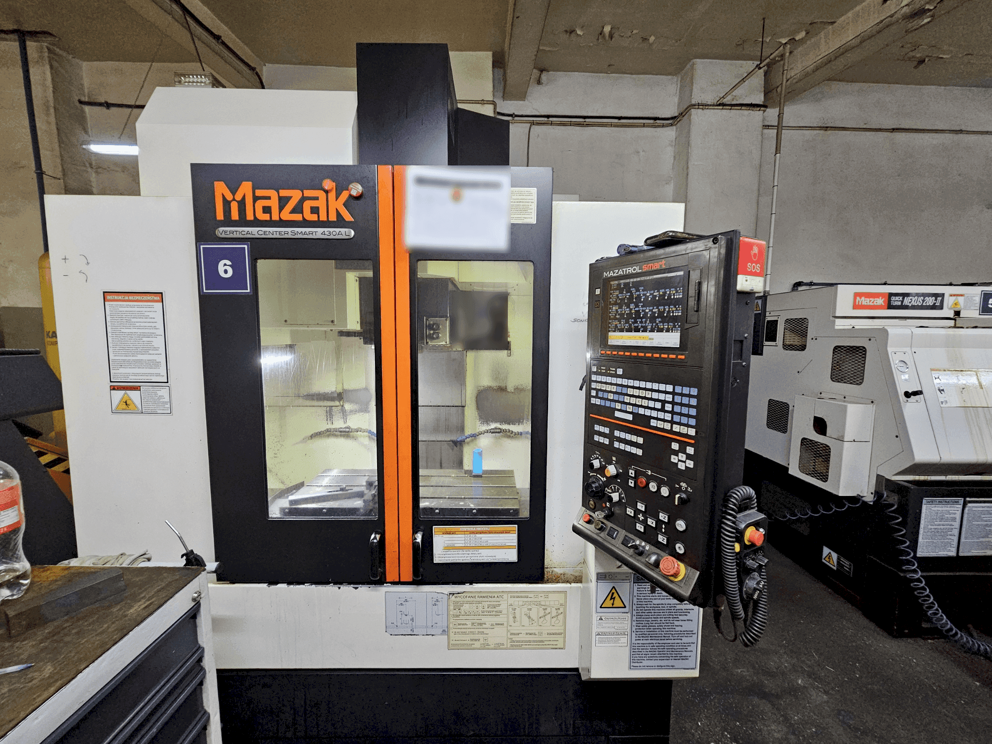 Widok z przodu maszyny Mazak VCS 430A L