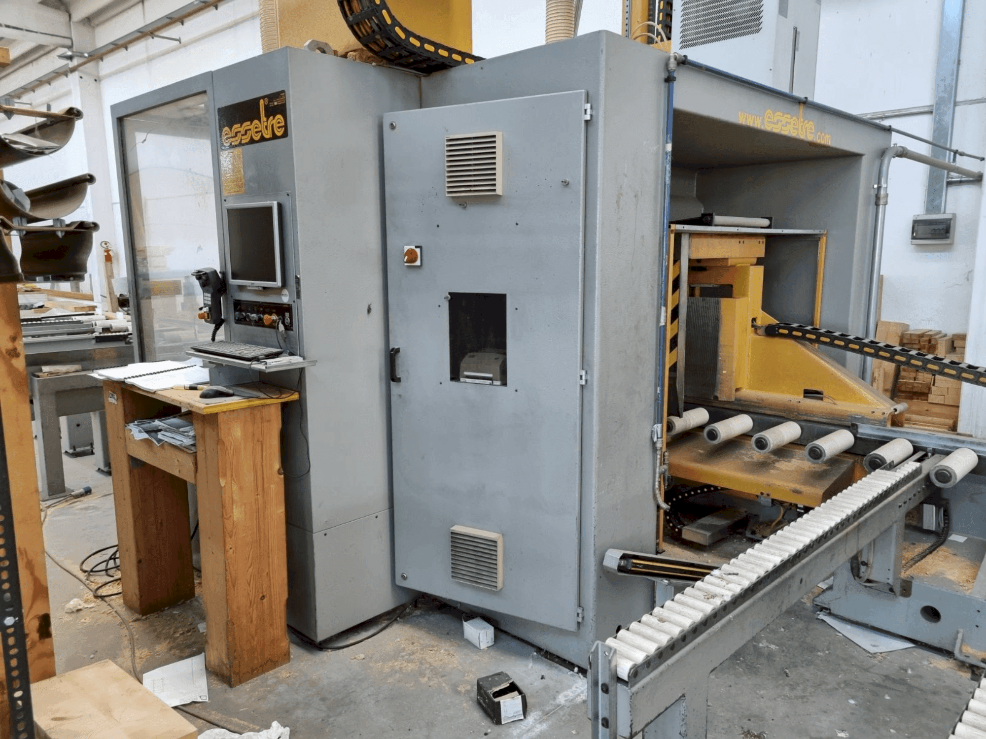 Widok z przodu maszyny ESSETRE TECHNO