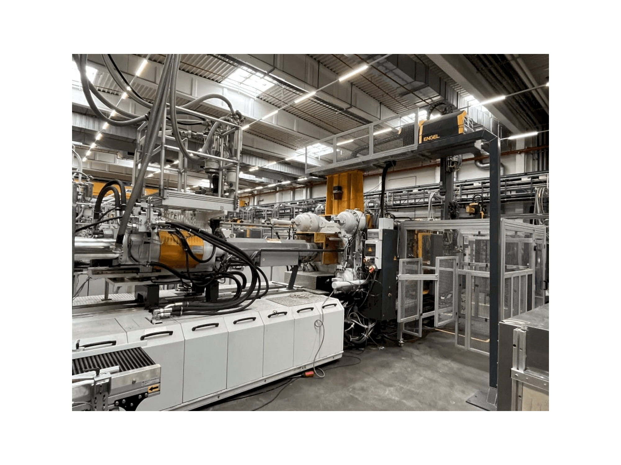 Widok z przodu maszyny Engel DUO 4550/650