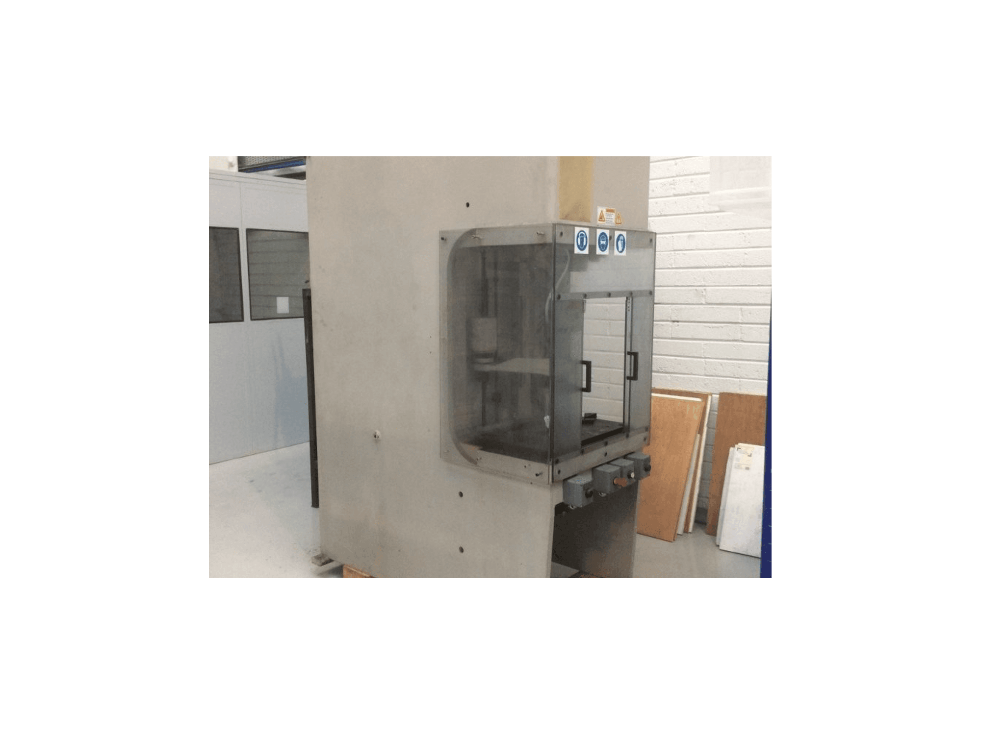 Widok z przodu maszyny ABEX Dension FN50-30H-0592E