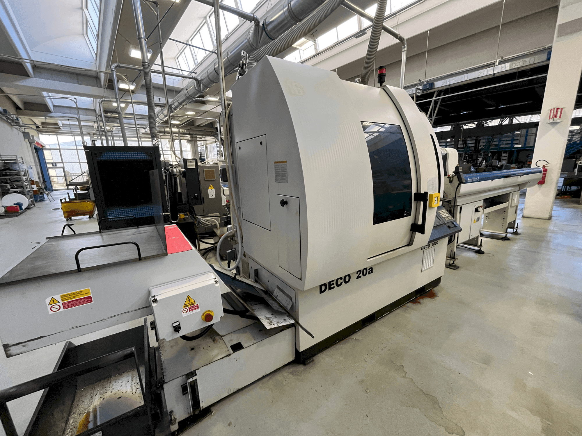 Widok z przodu maszyny TORNOS DECO 20A